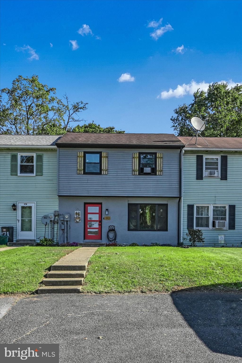 Photo of 180 Gregg Circle, EPHRATA, PA 17522 (MLS # PALA2066912)