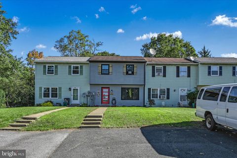 Photo of 180 Gregg Circle, EPHRATA, PA 17522 (MLS # PALA2066912)