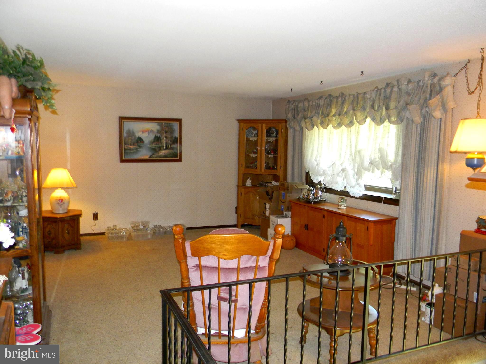 2212 OAKWOOD LANE