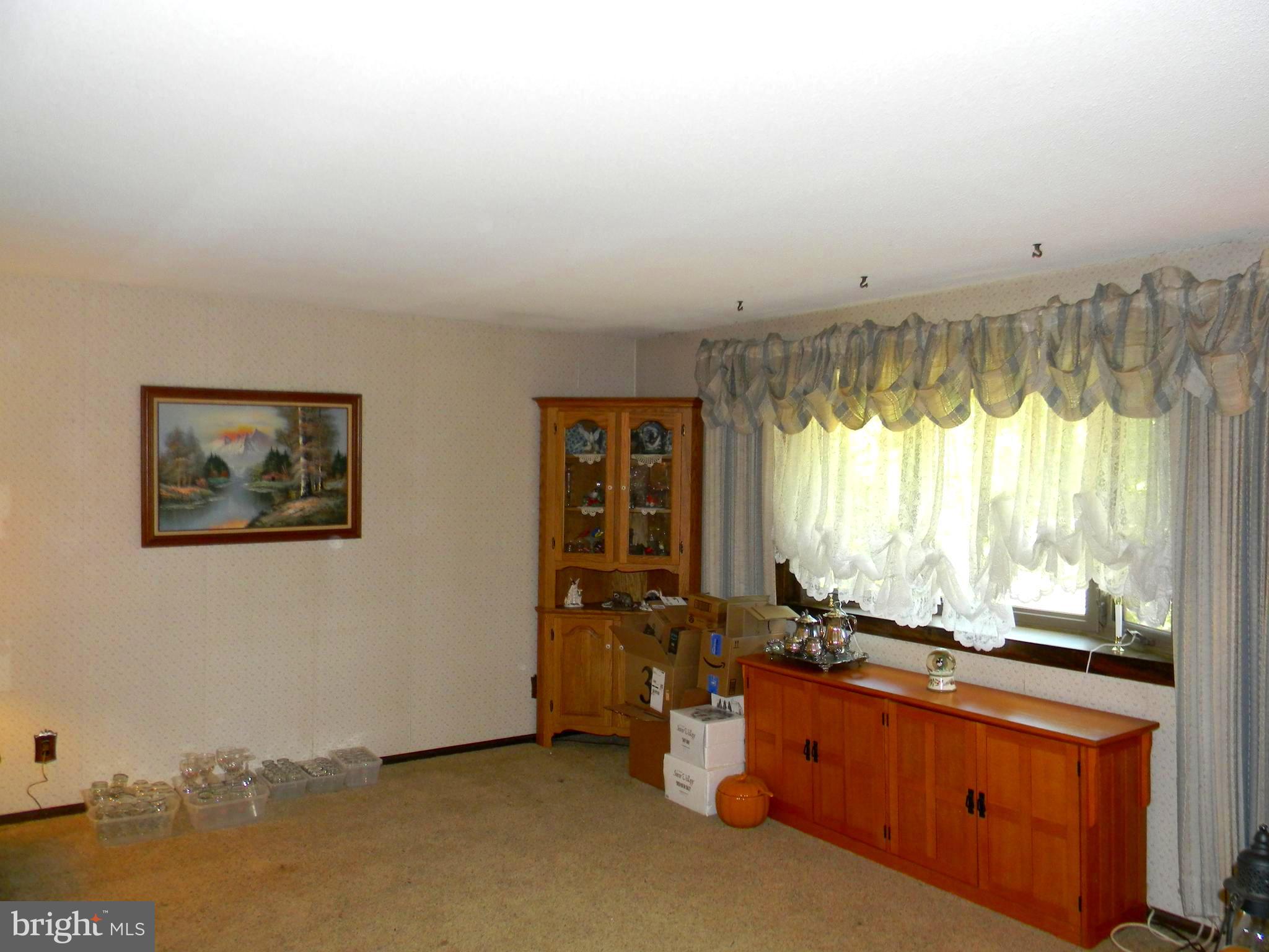 2212 OAKWOOD LANE
