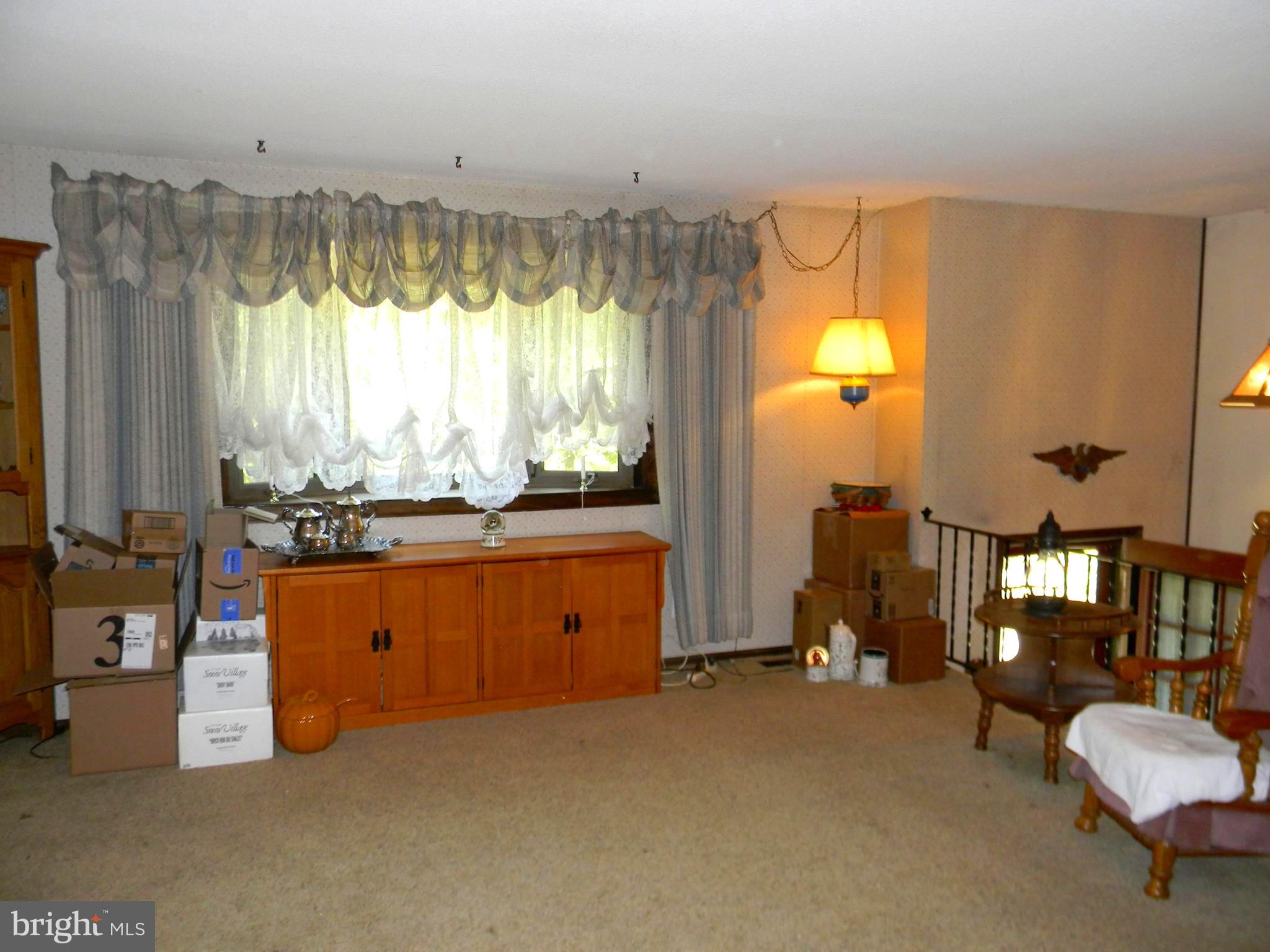 2212 OAKWOOD LANE
