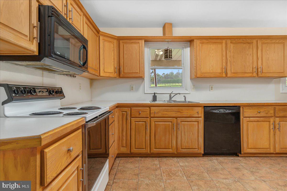 WOLFSVILLE - Residential