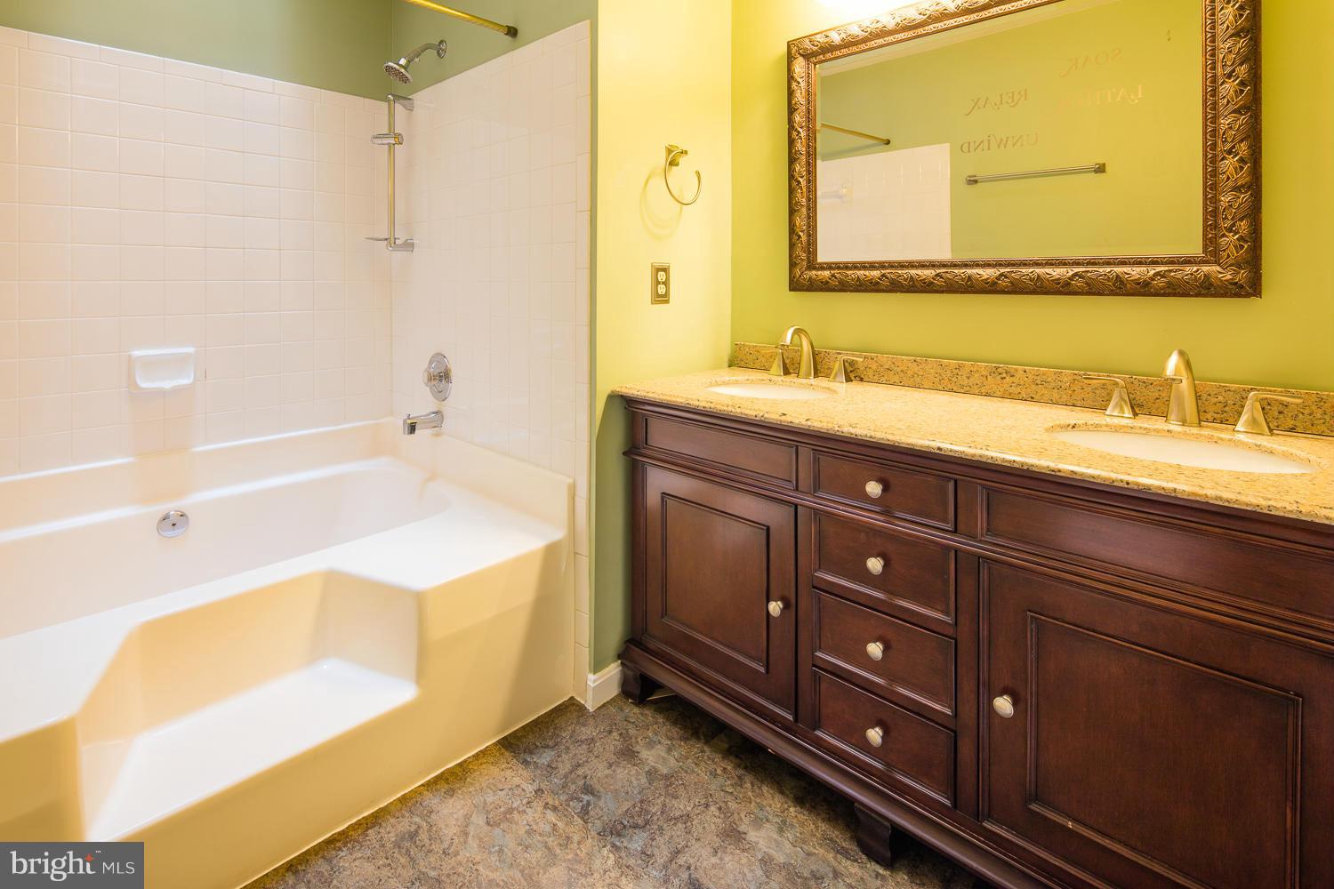 PARADISE / LANDS BAY - Residential