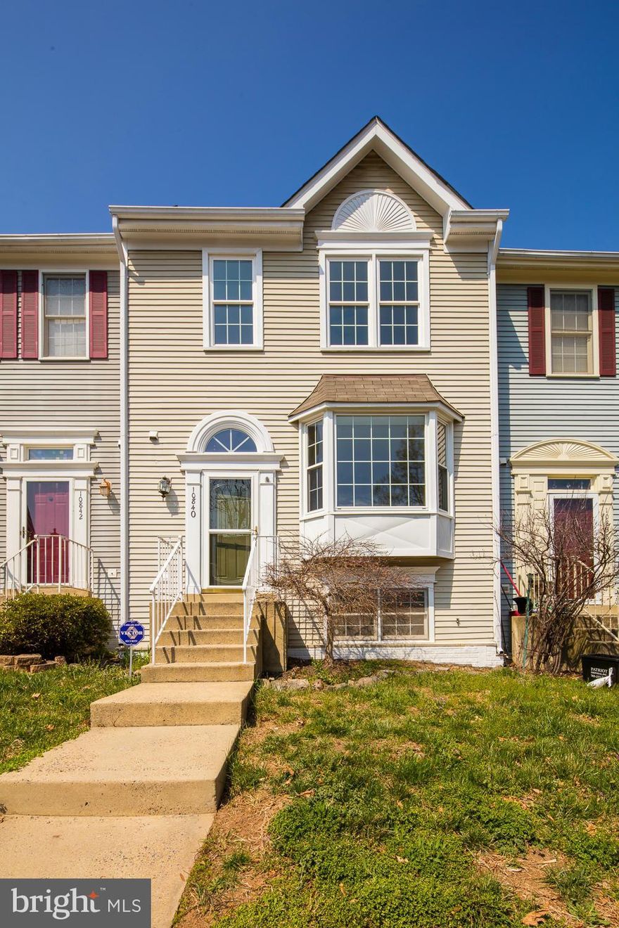 Wonderful Townhome in Paradise/Lands Bay. Close to shopping mall and dining. Master Bathroom Soaking Tub, New A/C & Heating Unit. Upgraded bathrooms, Deck, Walkout Basement. Move-in Condition.