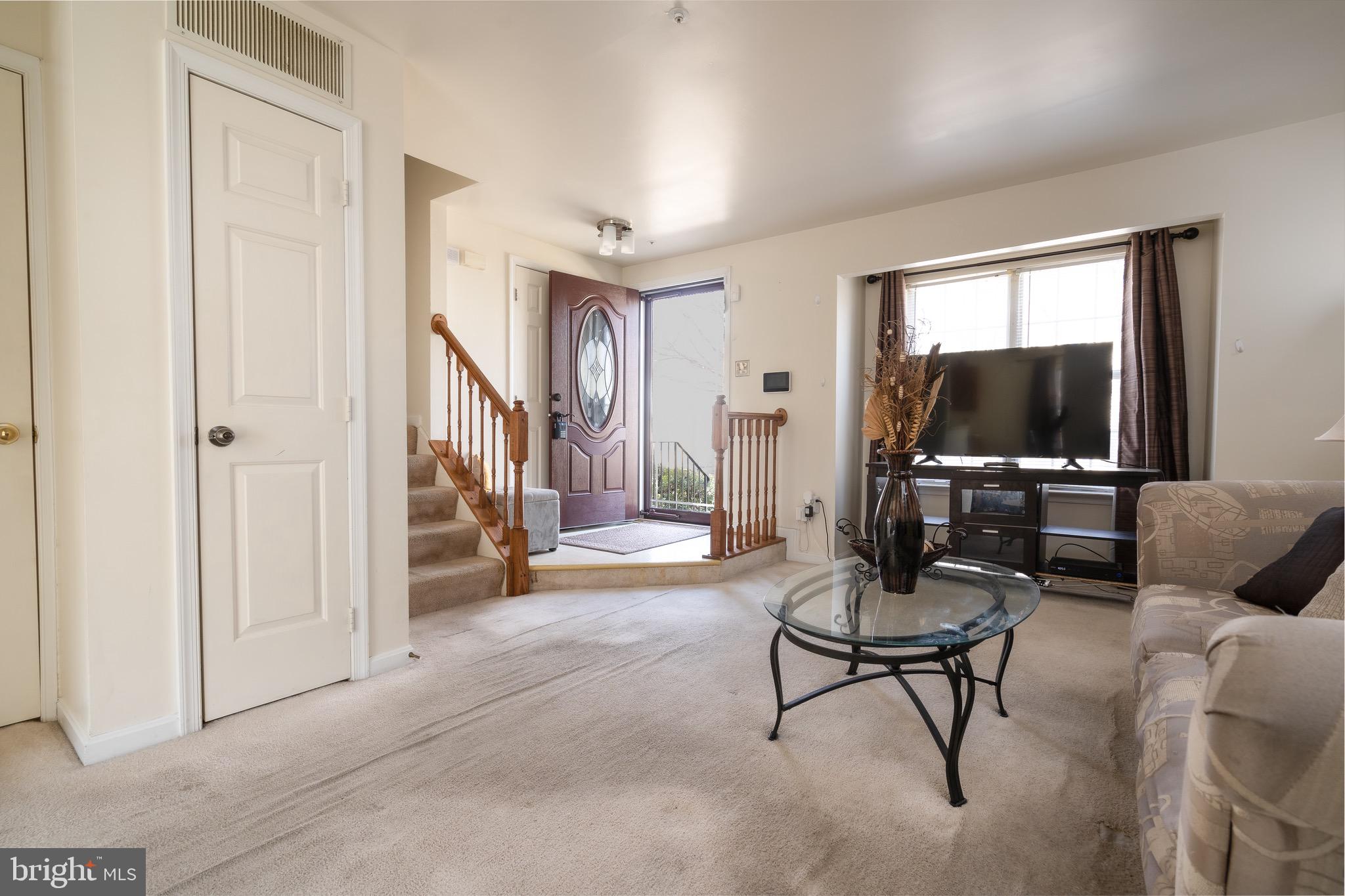 COLONY SQUARE - Residential