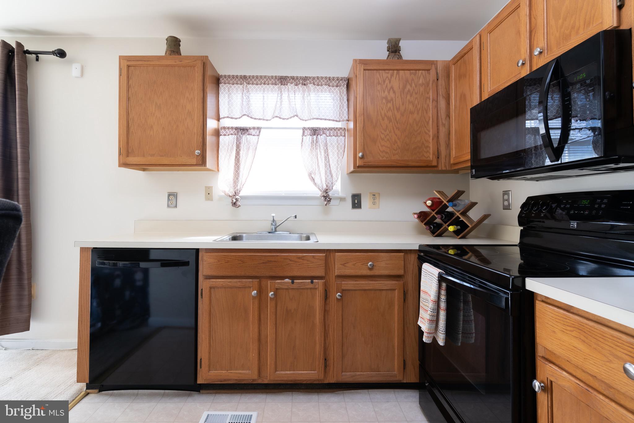 COLONY SQUARE - Residential