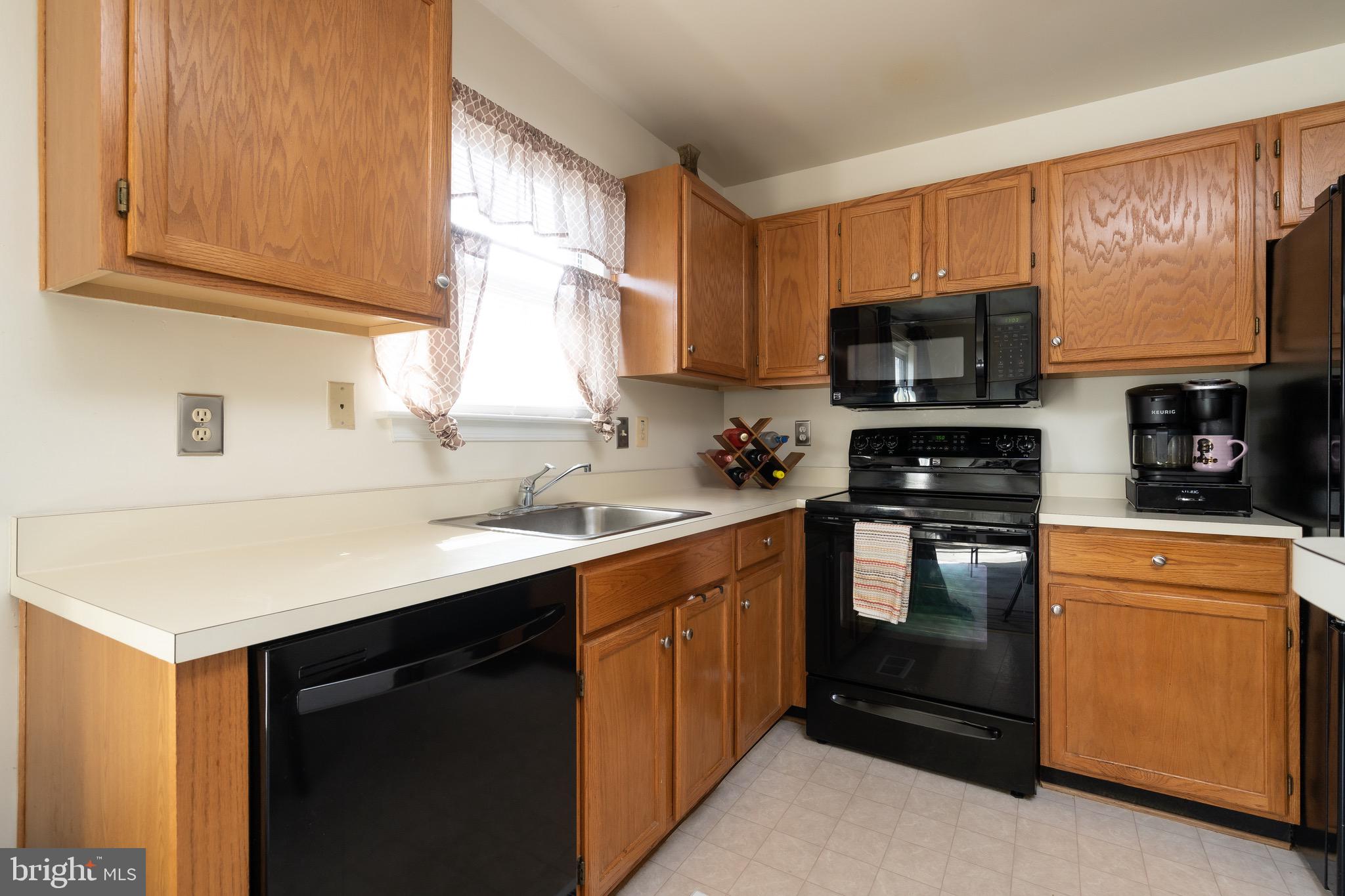 COLONY SQUARE - Residential