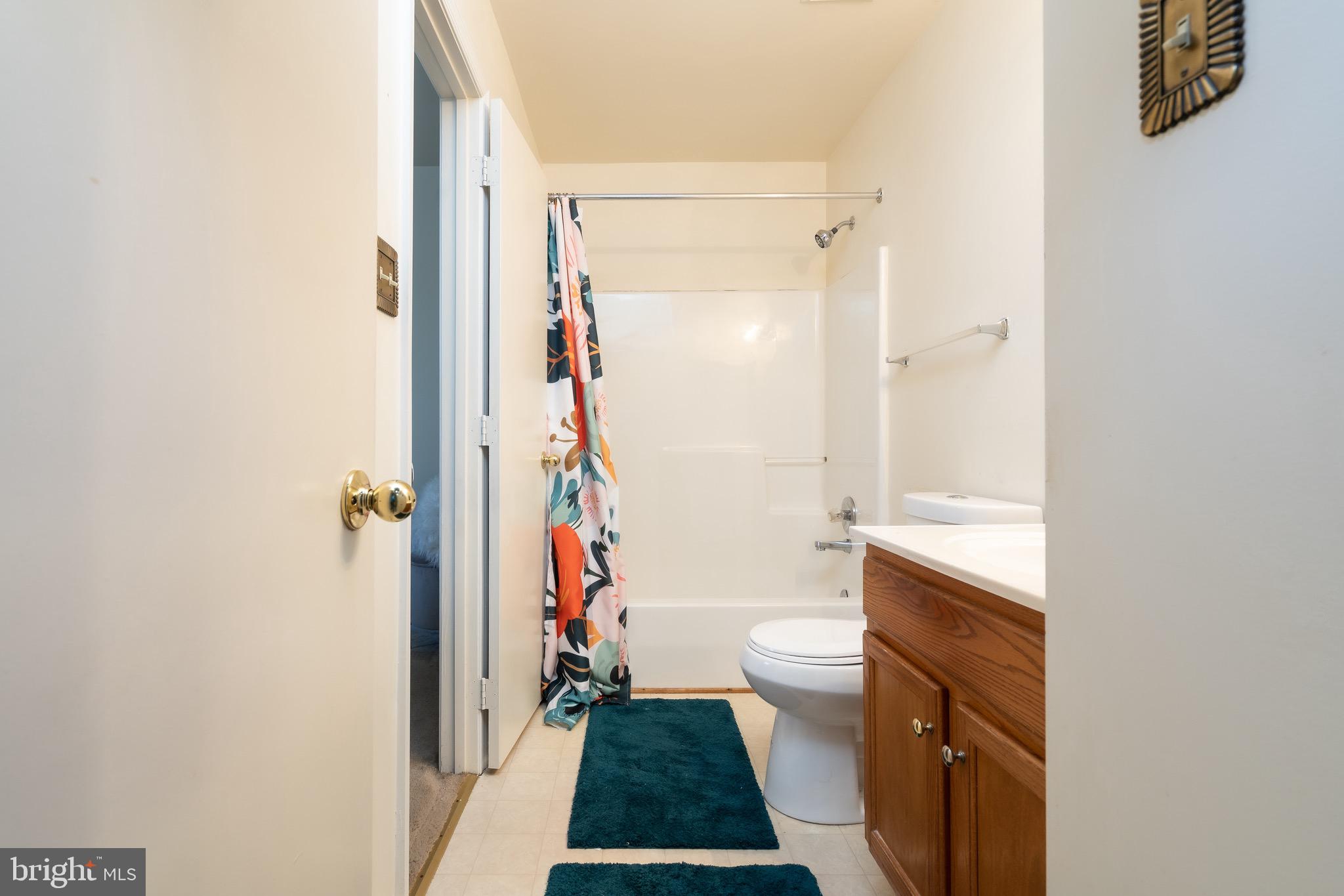 COLONY SQUARE - Residential