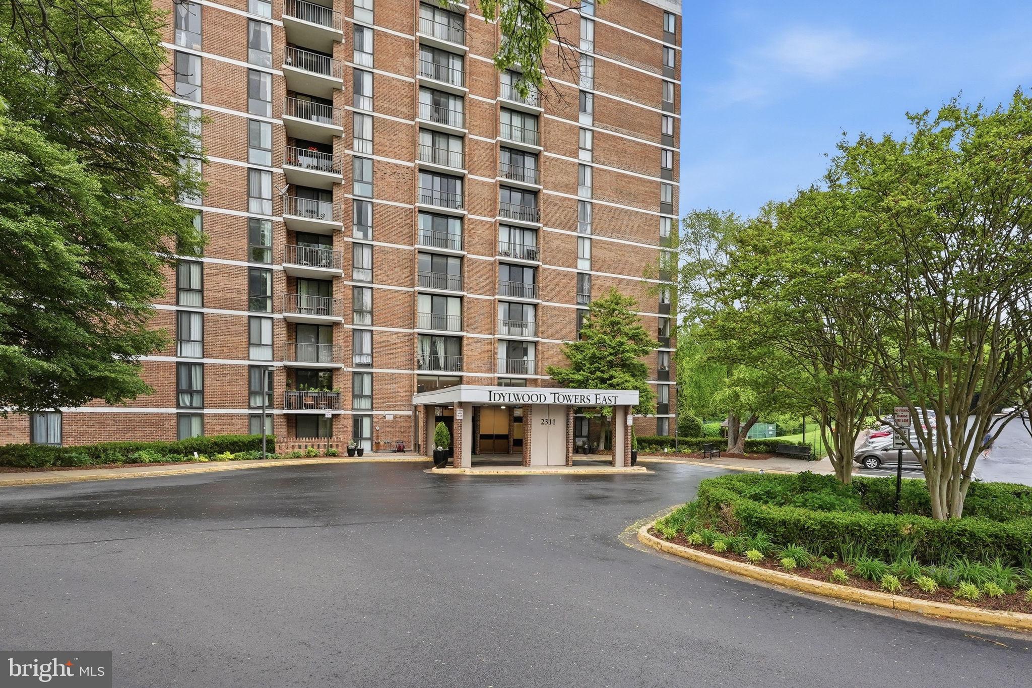 IDYLWOOD TOWERS CONDO - Residential