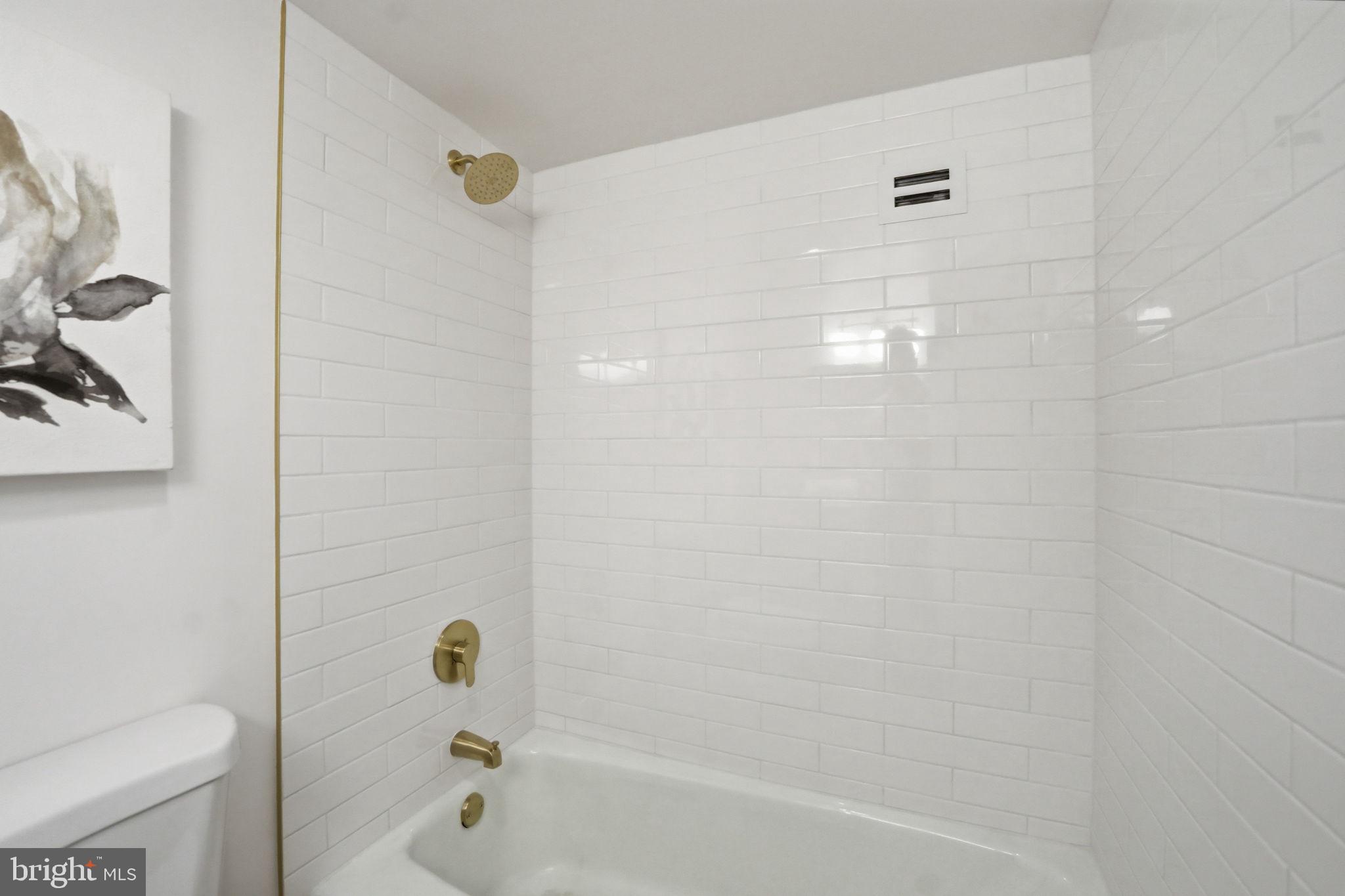IDYLWOOD TOWERS CONDO - Residential