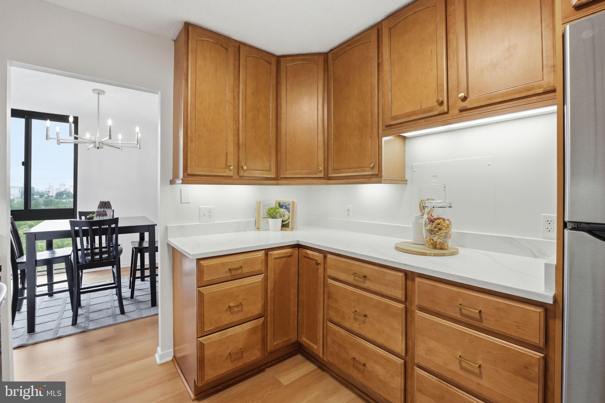 IDYLWOOD TOWERS CONDO - Residential