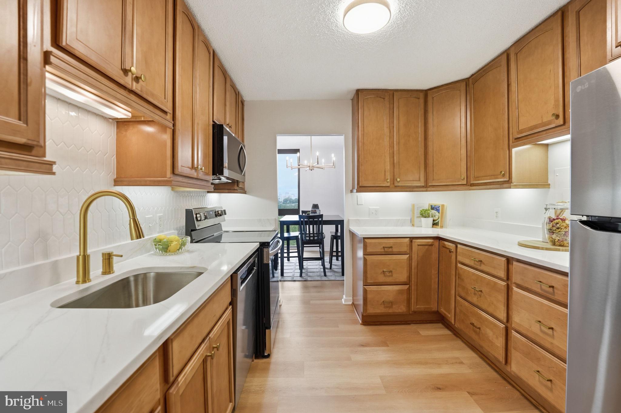 IDYLWOOD TOWERS CONDO - Residential