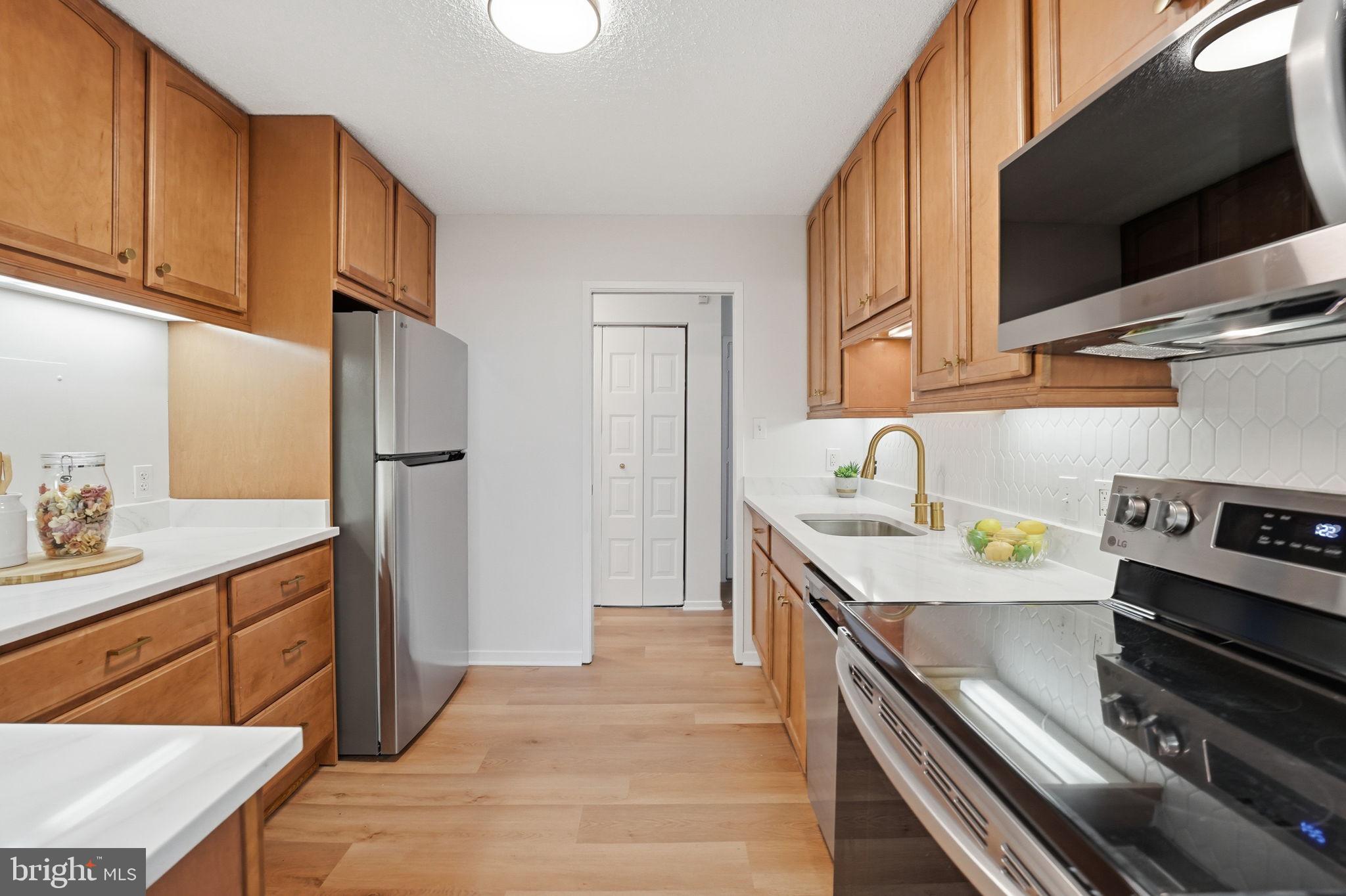 IDYLWOOD TOWERS CONDO - Residential