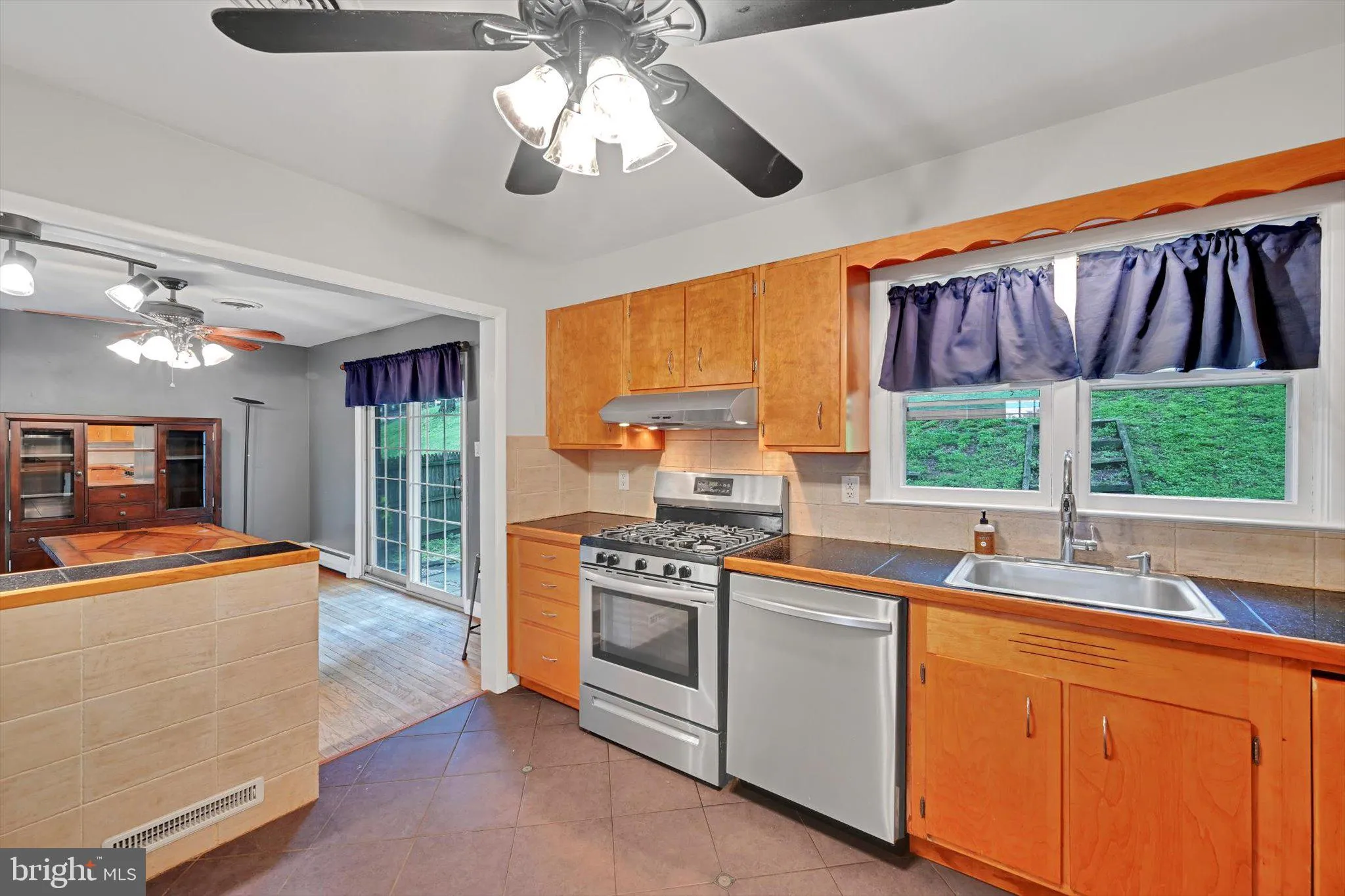 Shillington, Pennsylvania 19607, United States, 3 Bedrooms Bedrooms, ,3 BathroomsBathrooms,Residential,Pending,130825