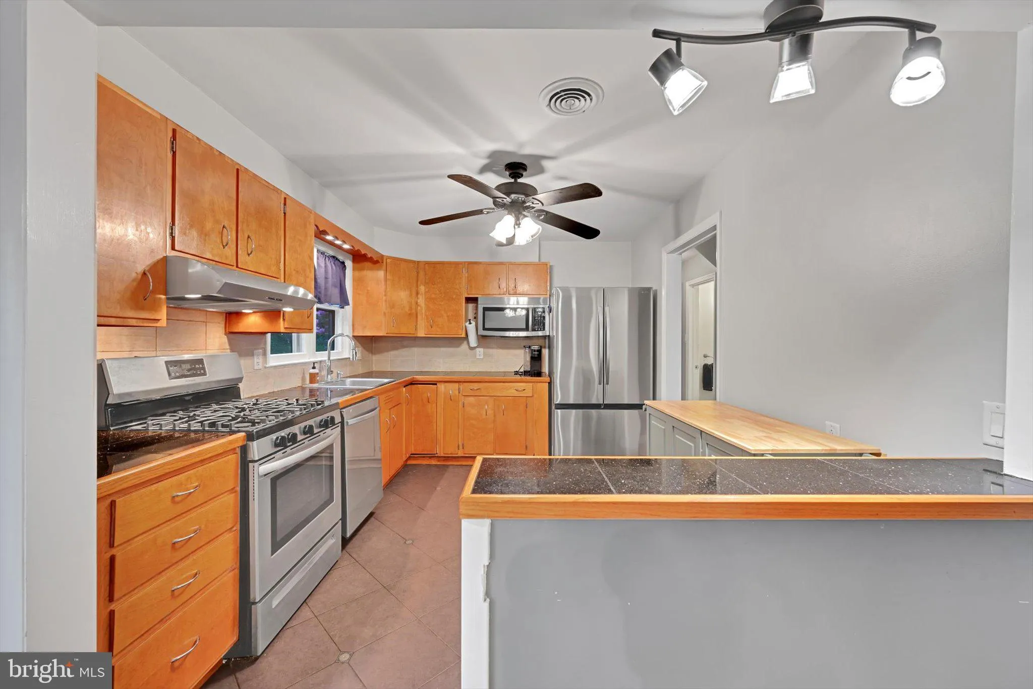 Shillington, Pennsylvania 19607, United States, 3 Bedrooms Bedrooms, ,3 BathroomsBathrooms,Residential,Pending,130825