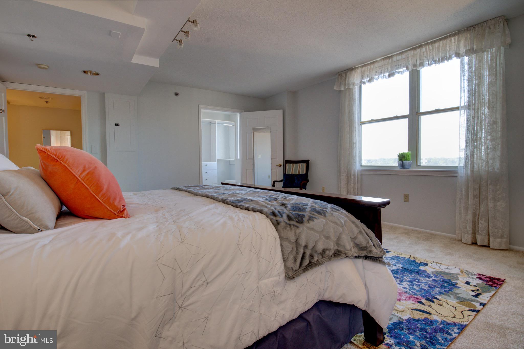 THE JEFFERSON - SUNRISE SENIOR LIVING - Residential