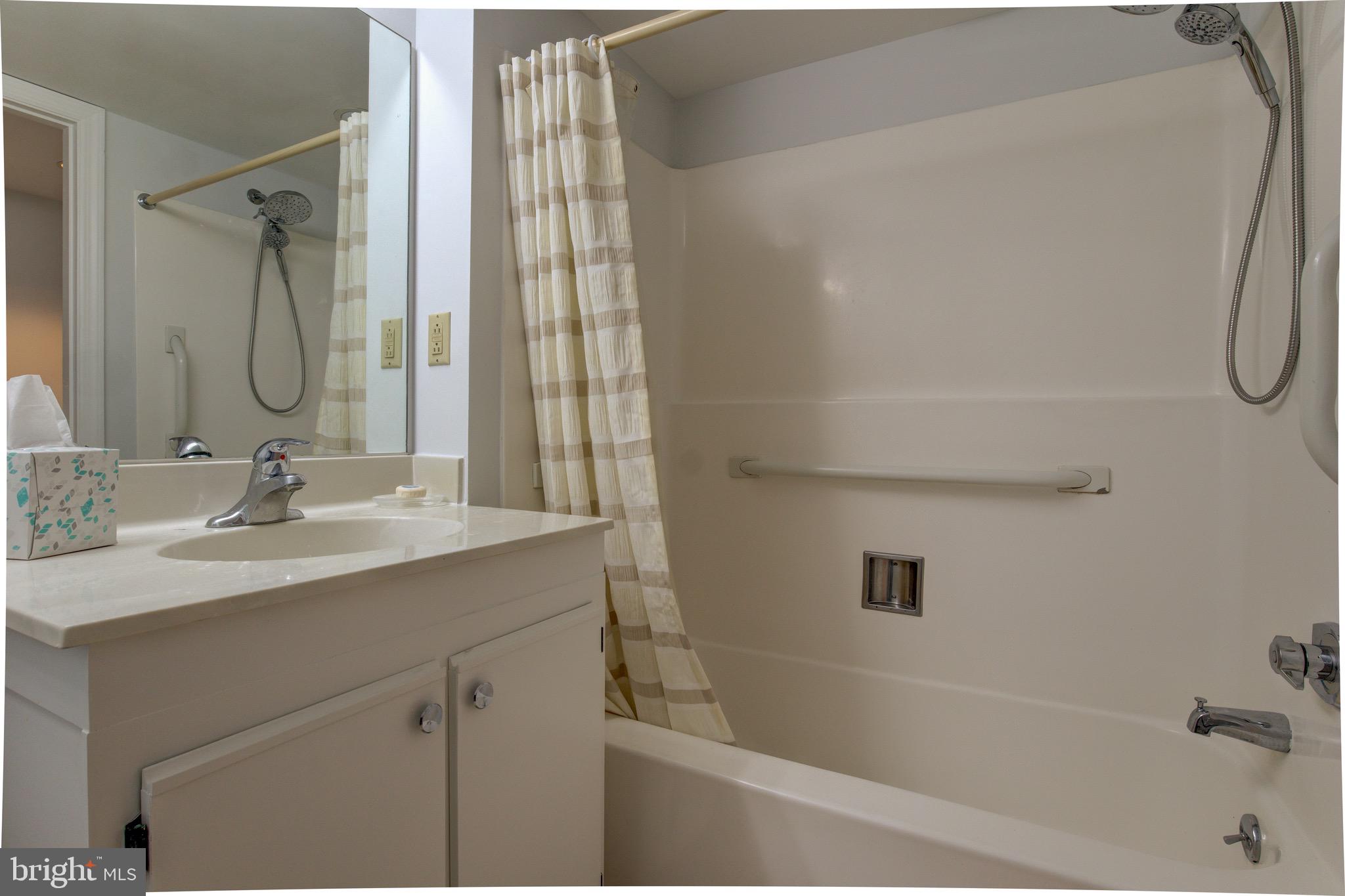 THE JEFFERSON - SUNRISE SENIOR LIVING - Residential