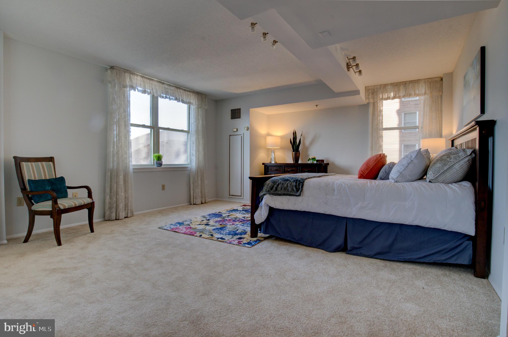 THE JEFFERSON - SUNRISE SENIOR LIVING - Residential