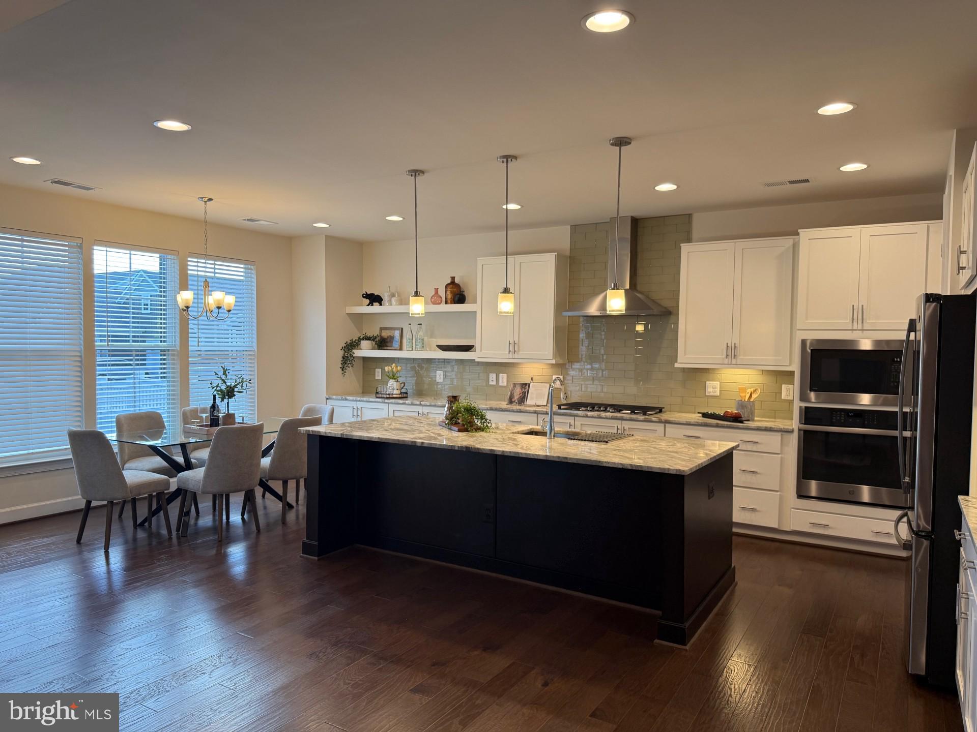 42729 AUTUMN DAY TERRACE