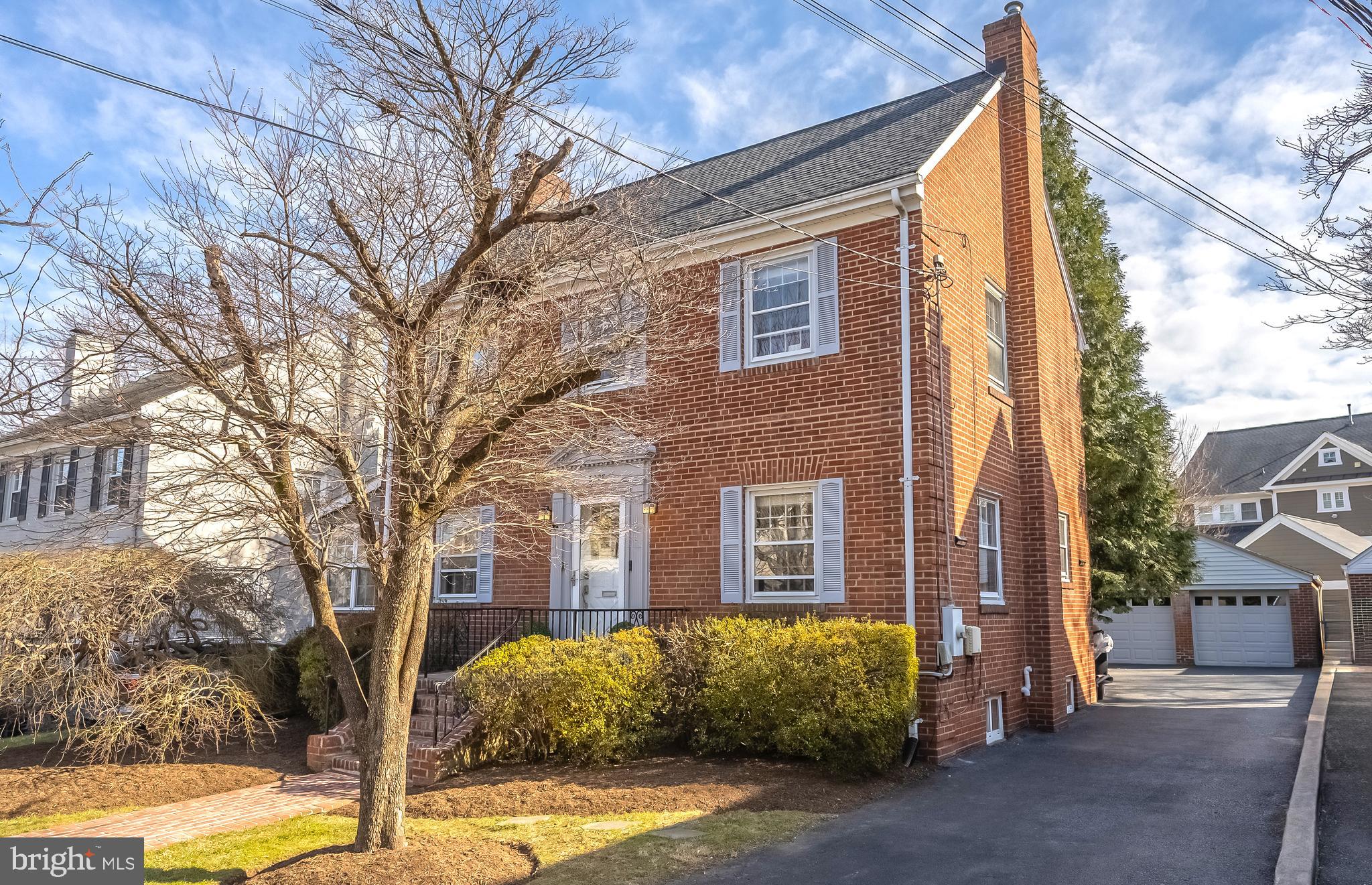 OVER LEE KNOLLS - Residential