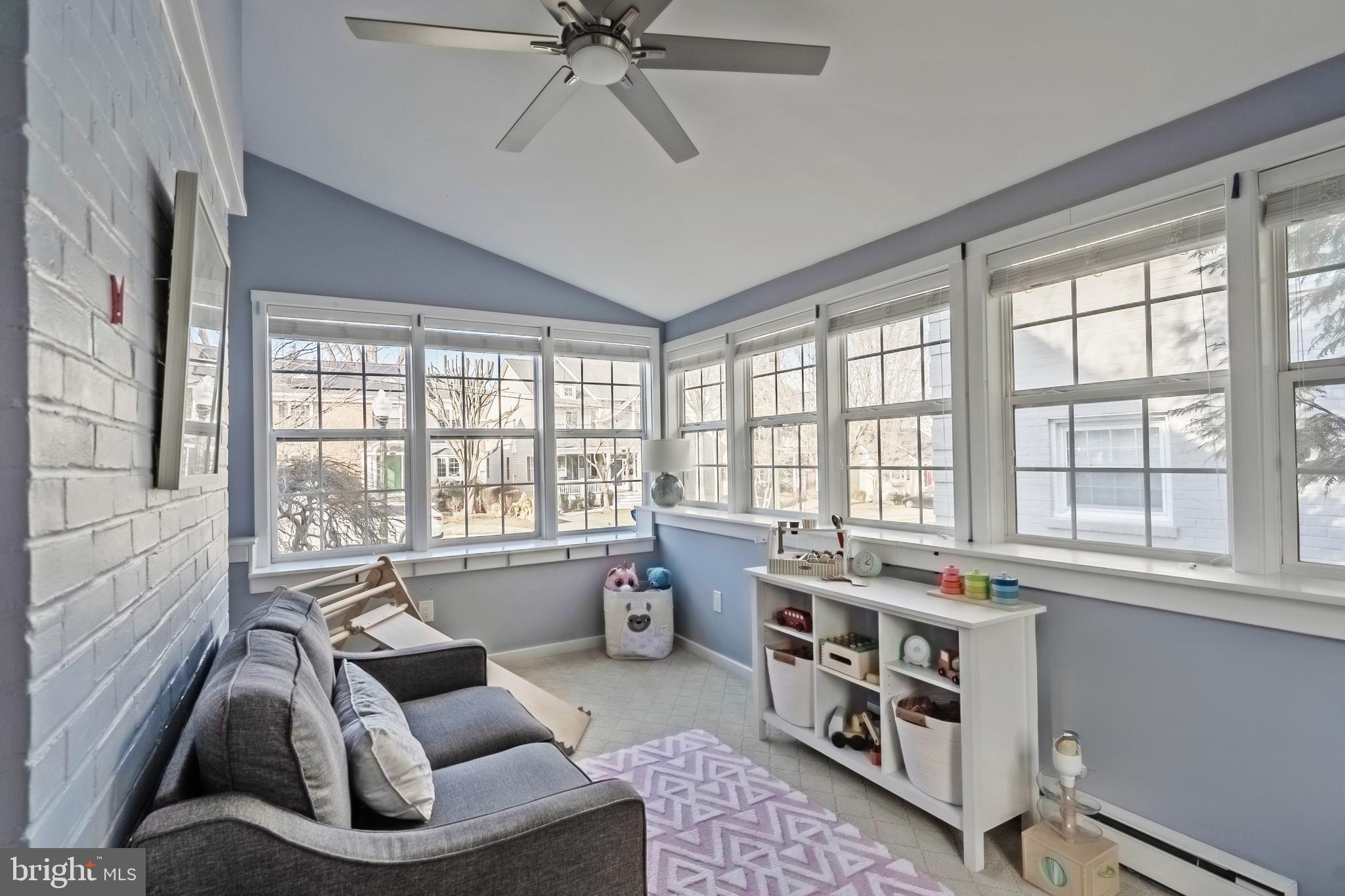 OVER LEE KNOLLS - Residential