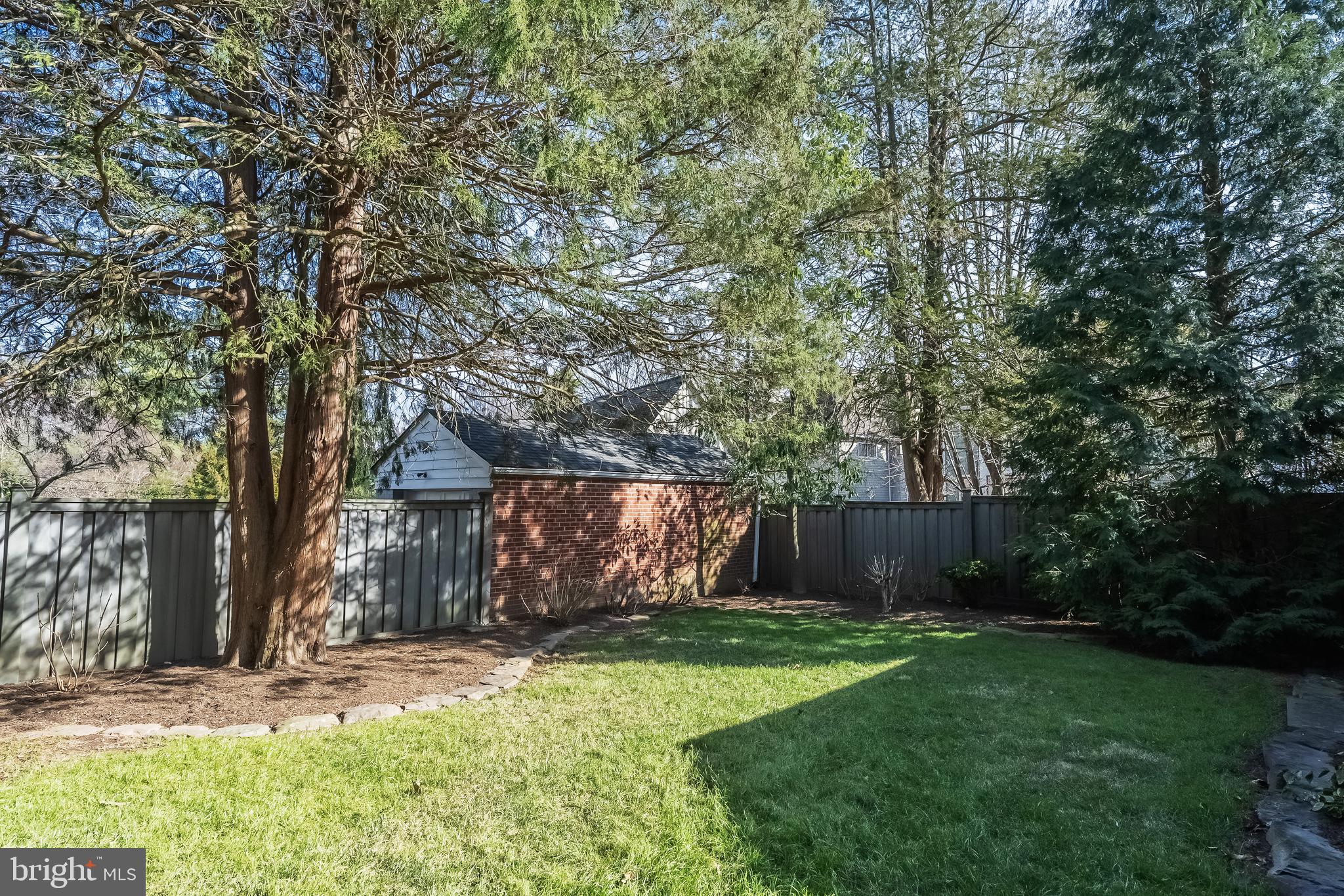 OVER LEE KNOLLS - Residential