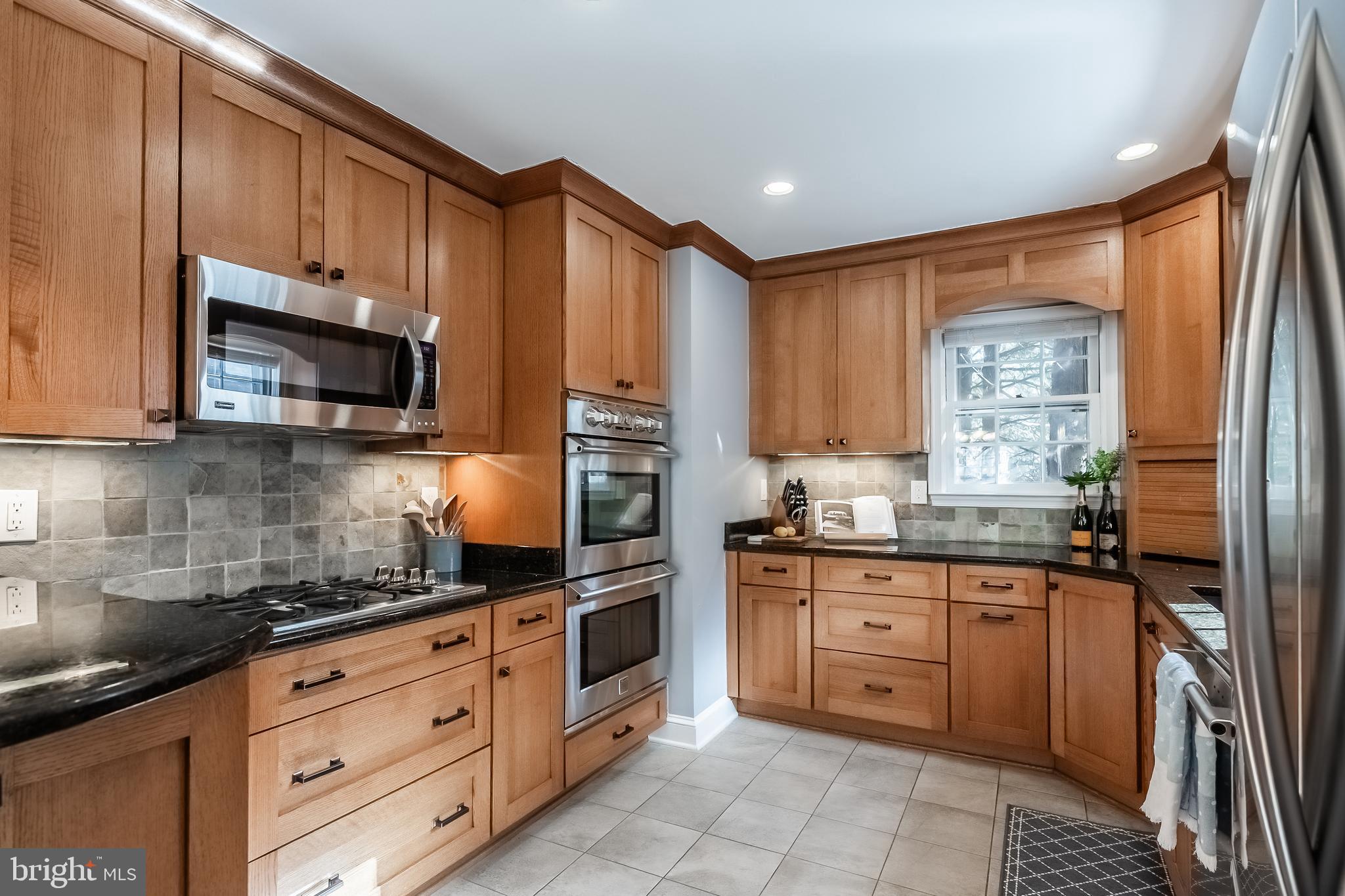 OVER LEE KNOLLS - Residential