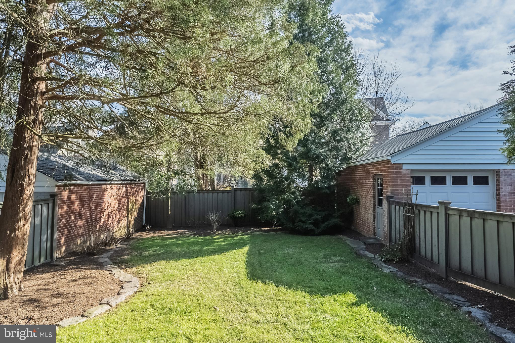 OVER LEE KNOLLS - Residential