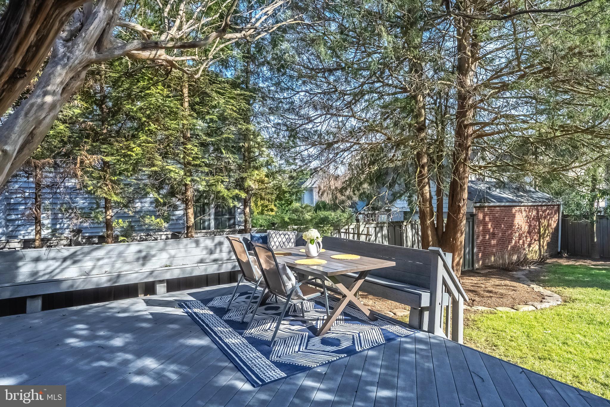 OVER LEE KNOLLS - Residential