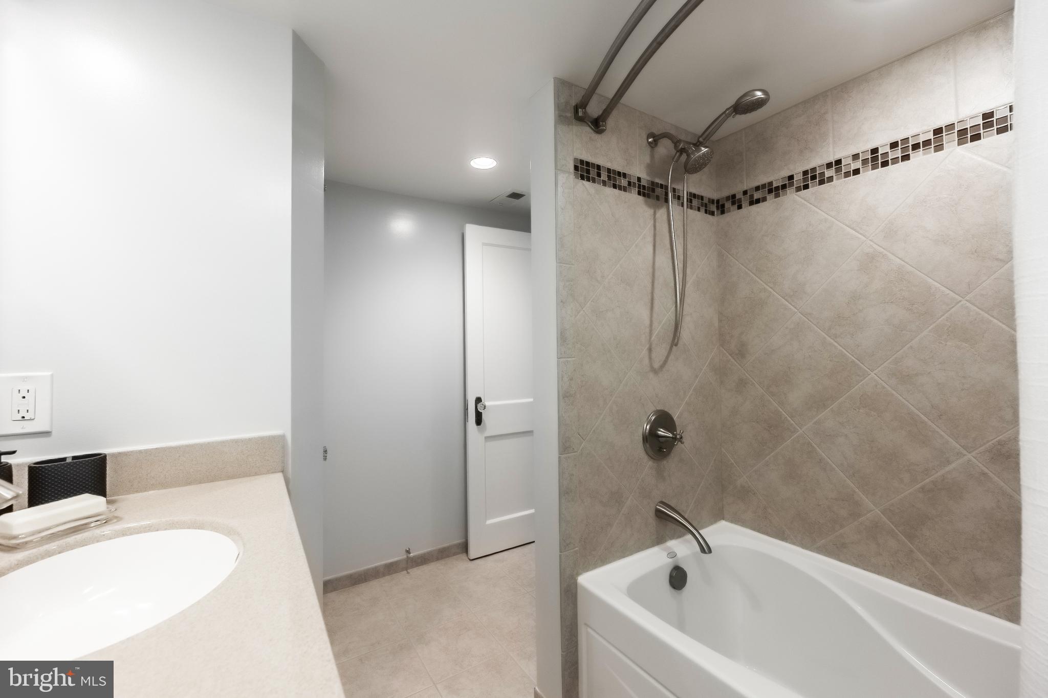 OVER LEE KNOLLS - Residential