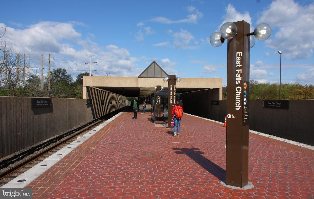 OVER LEE KNOLLS - Residential