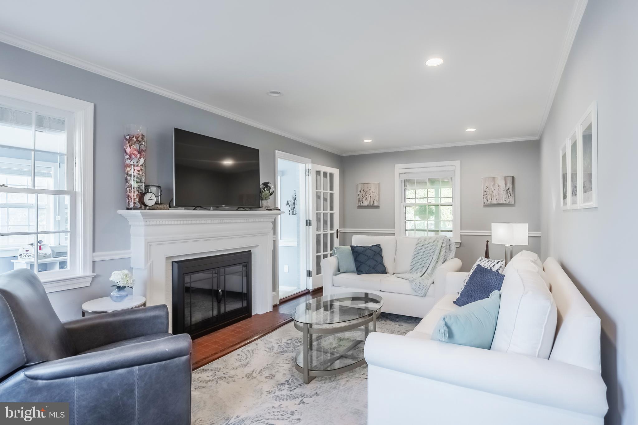 OVER LEE KNOLLS - Residential