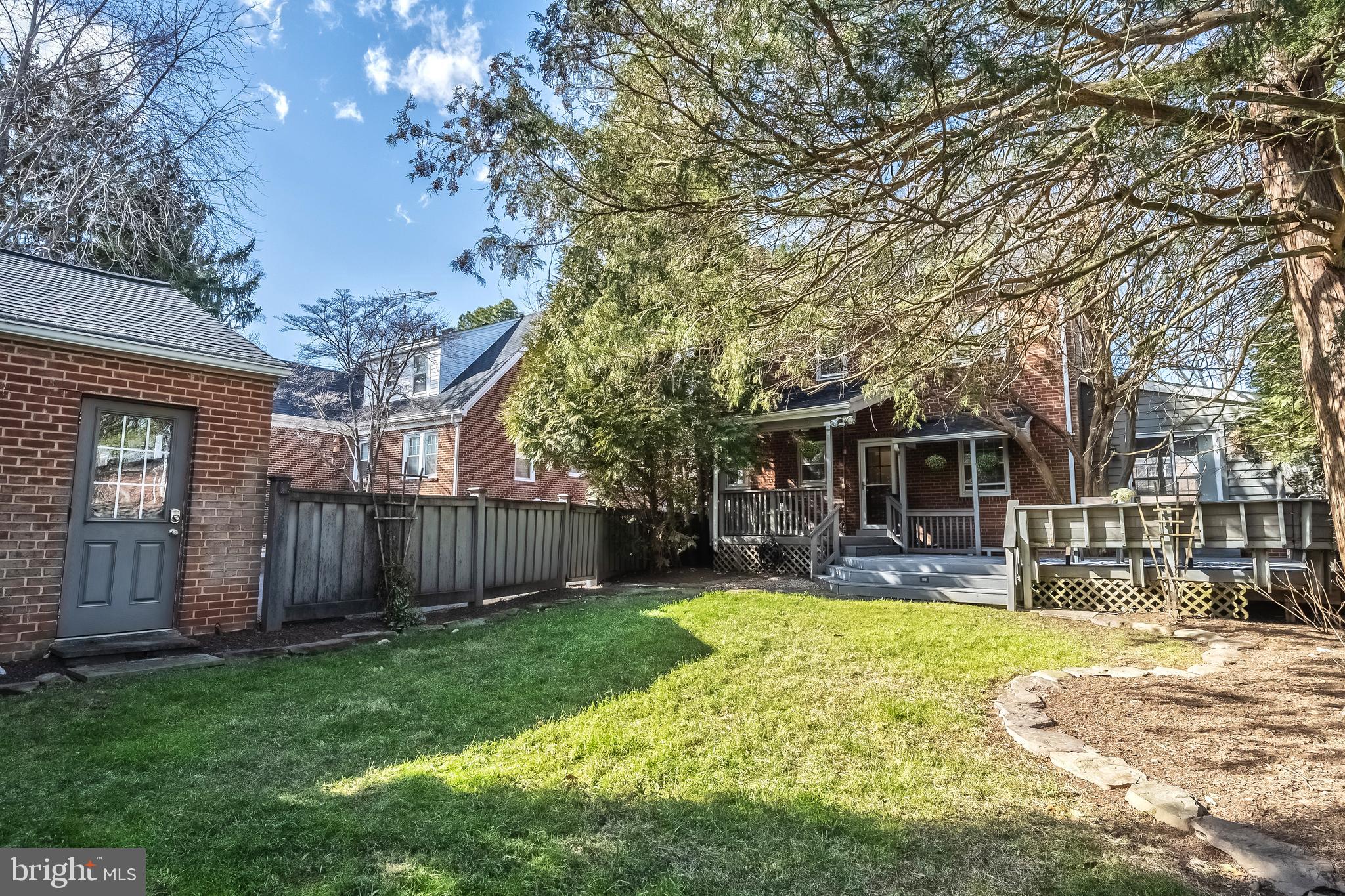 OVER LEE KNOLLS - Residential