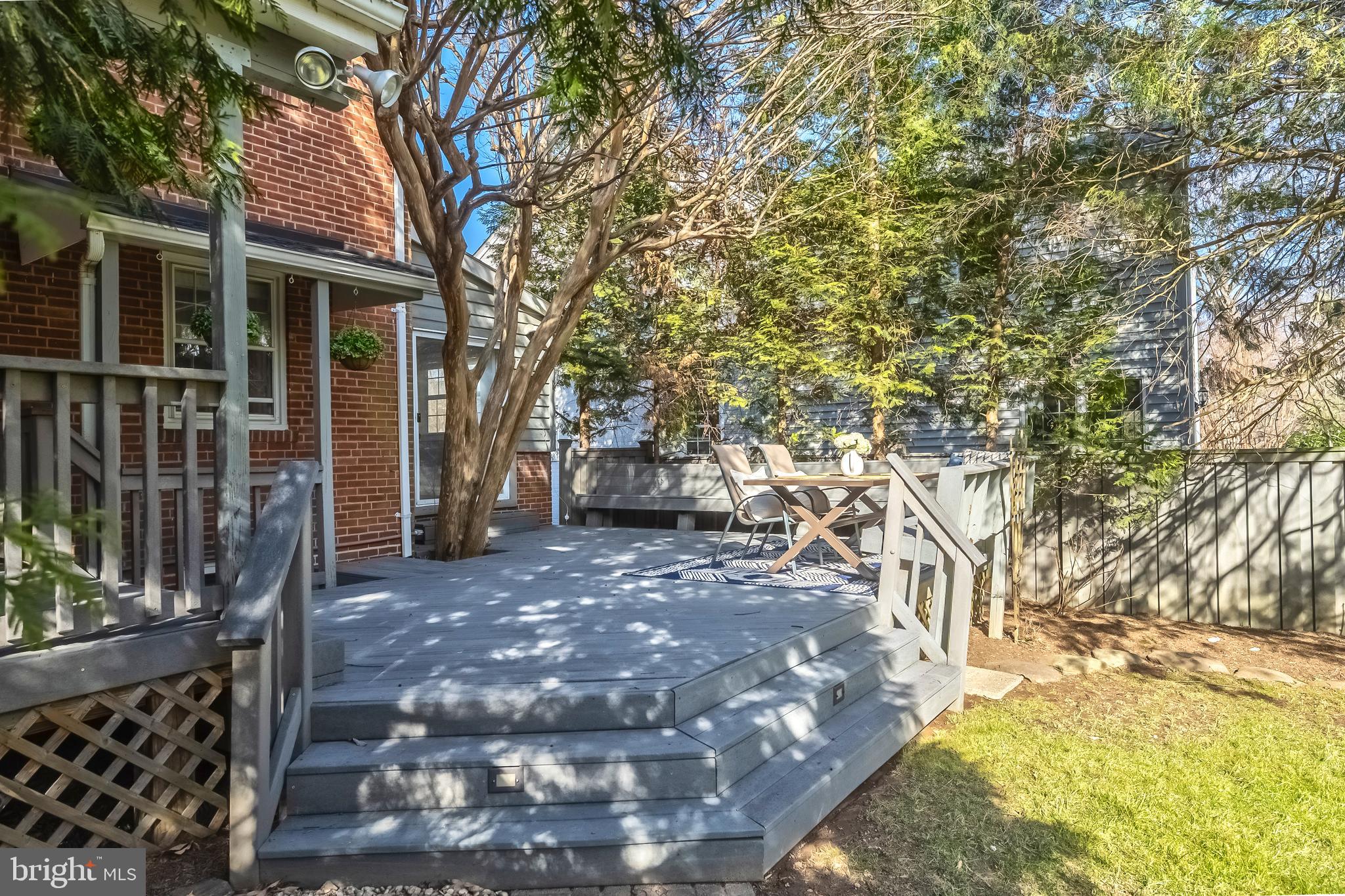 OVER LEE KNOLLS - Residential