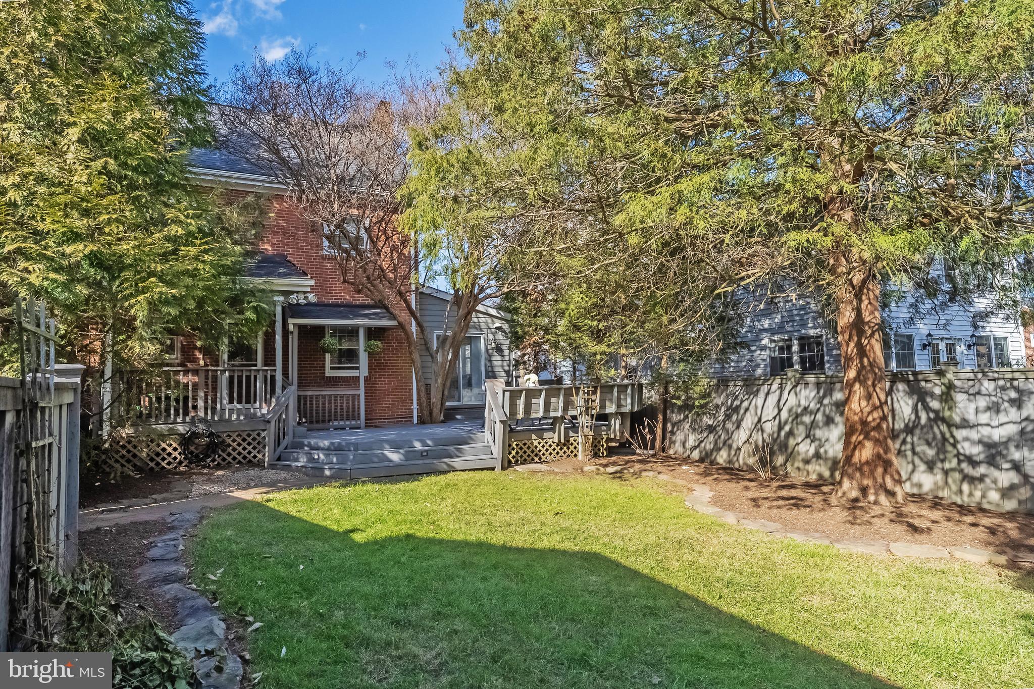 OVER LEE KNOLLS - Residential