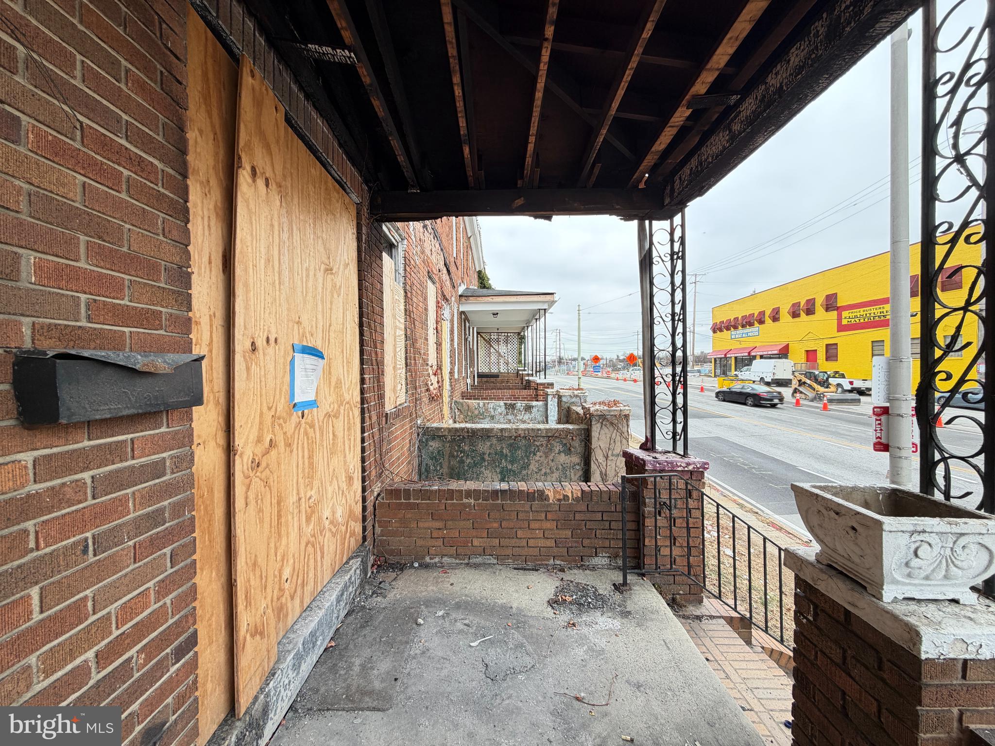 2432 W FRANKLIN STREET