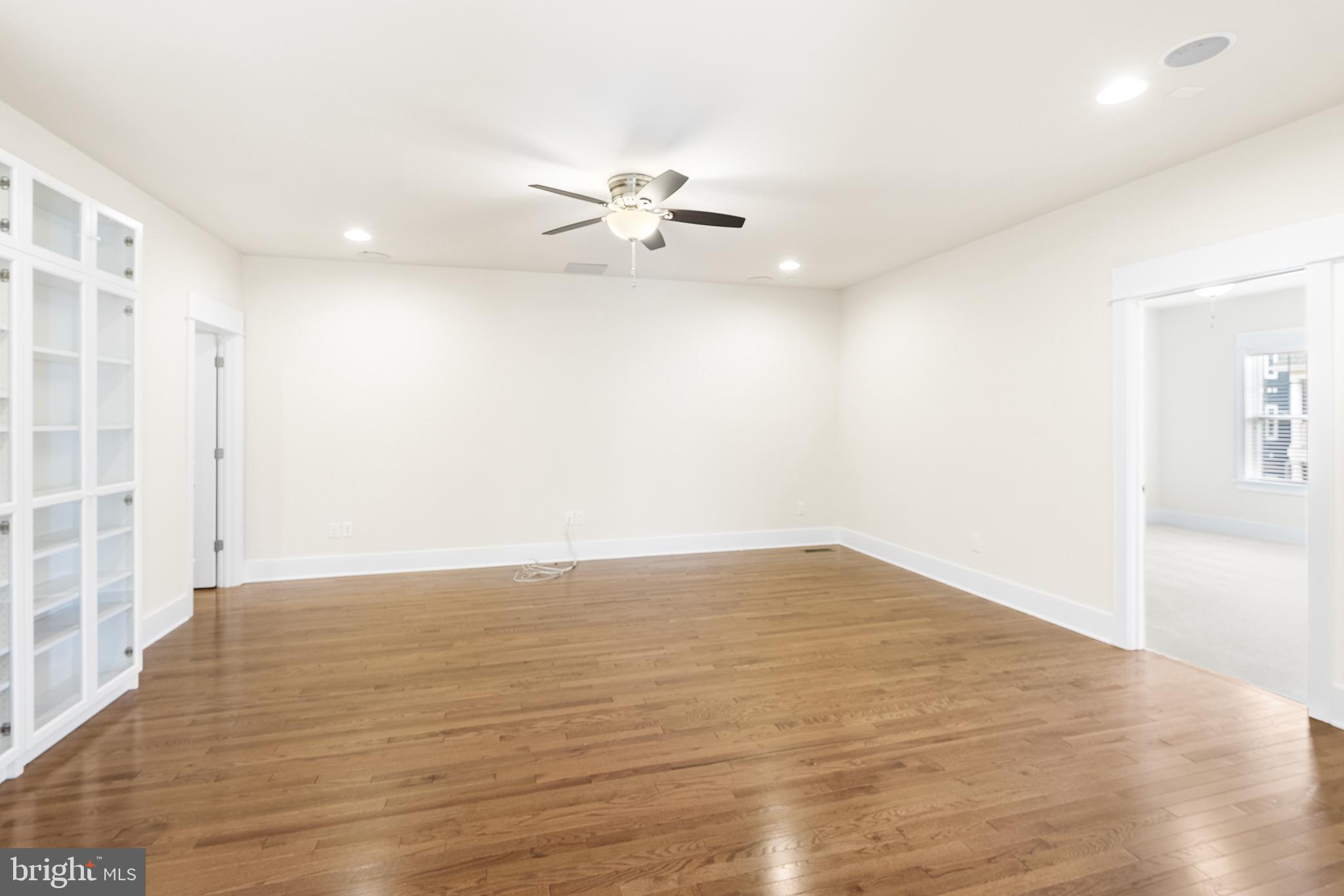 SPRING OAK - Residential