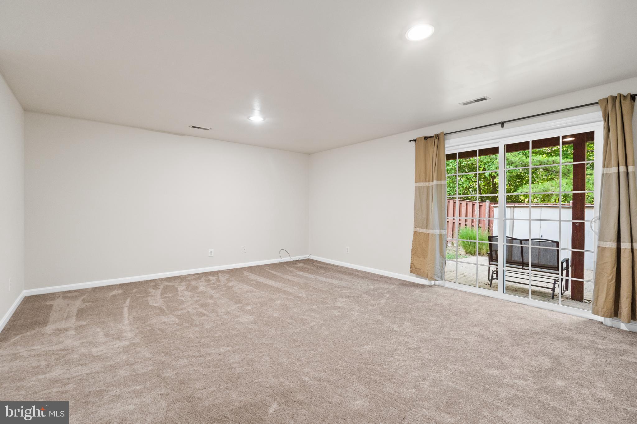 LAKE RIDGE - Residential Lease