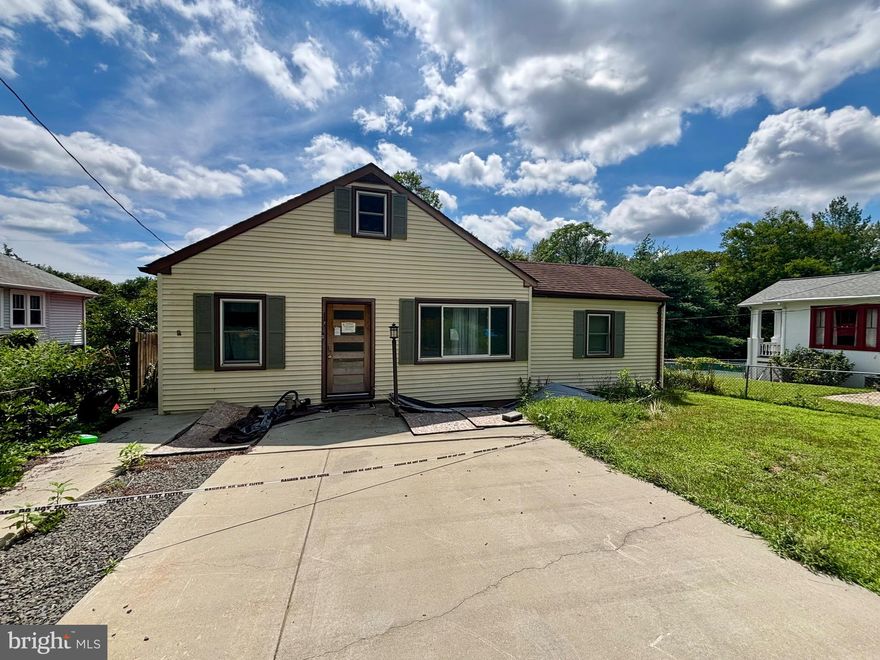 Pending release.. Short Sale Approved at 200K! 
Calling All Investors! Great  opportunity  for a  fix and  flip. *Priced  under market value, this property offers major upside.. The home has good bones and much of the interior has already been updated, offers a great lot, deck and so much more. *There is a caved-in basement wall that requires repair. 
*Seller is looking at all offers!* This will be a  short sale , seller is current on all payments. 
*Cash buyers, hard-money loans, or rehab loan.