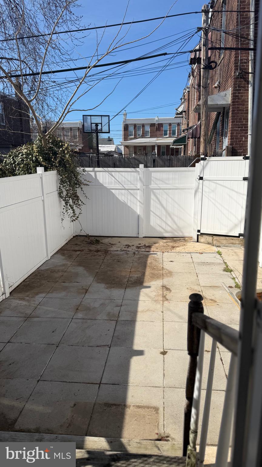 PHILADELPHIA (NORTHEAST) - Residential