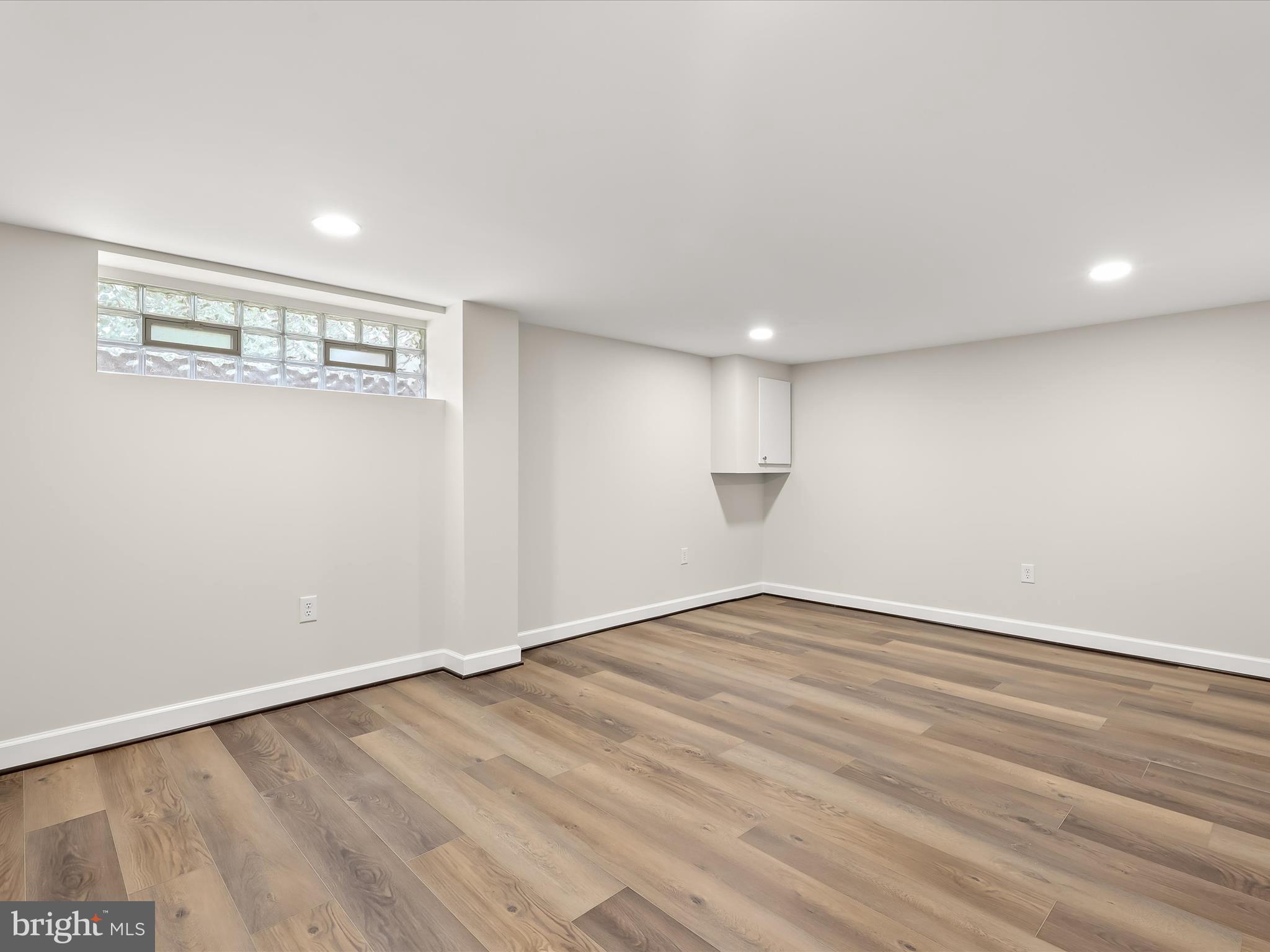 GLEN OAKS - Residential