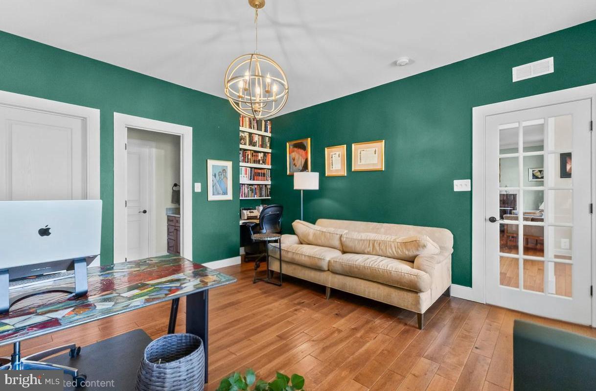 TIMBERNECK - Residential