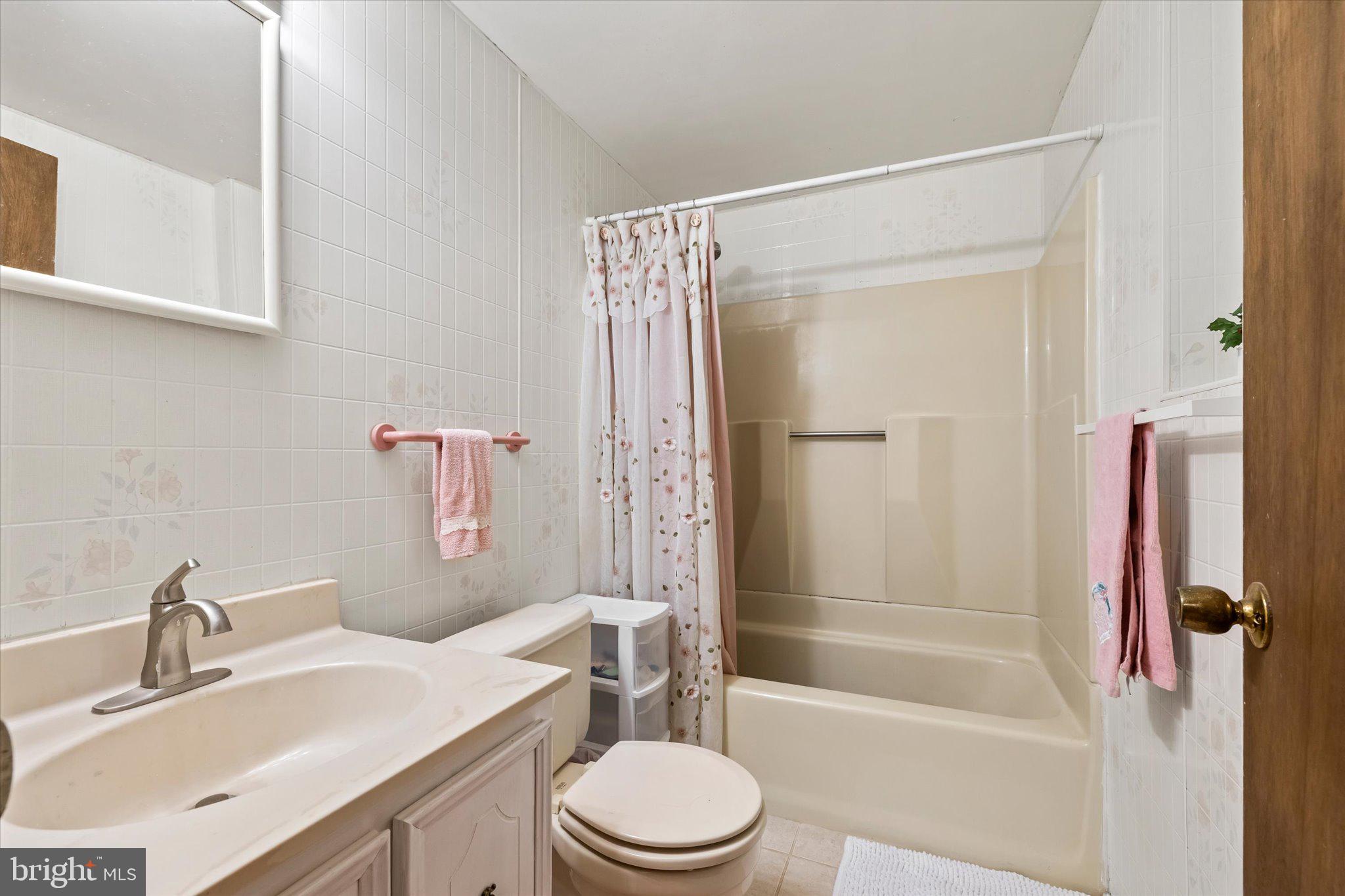 SHERATON HILLS EAST - Residential