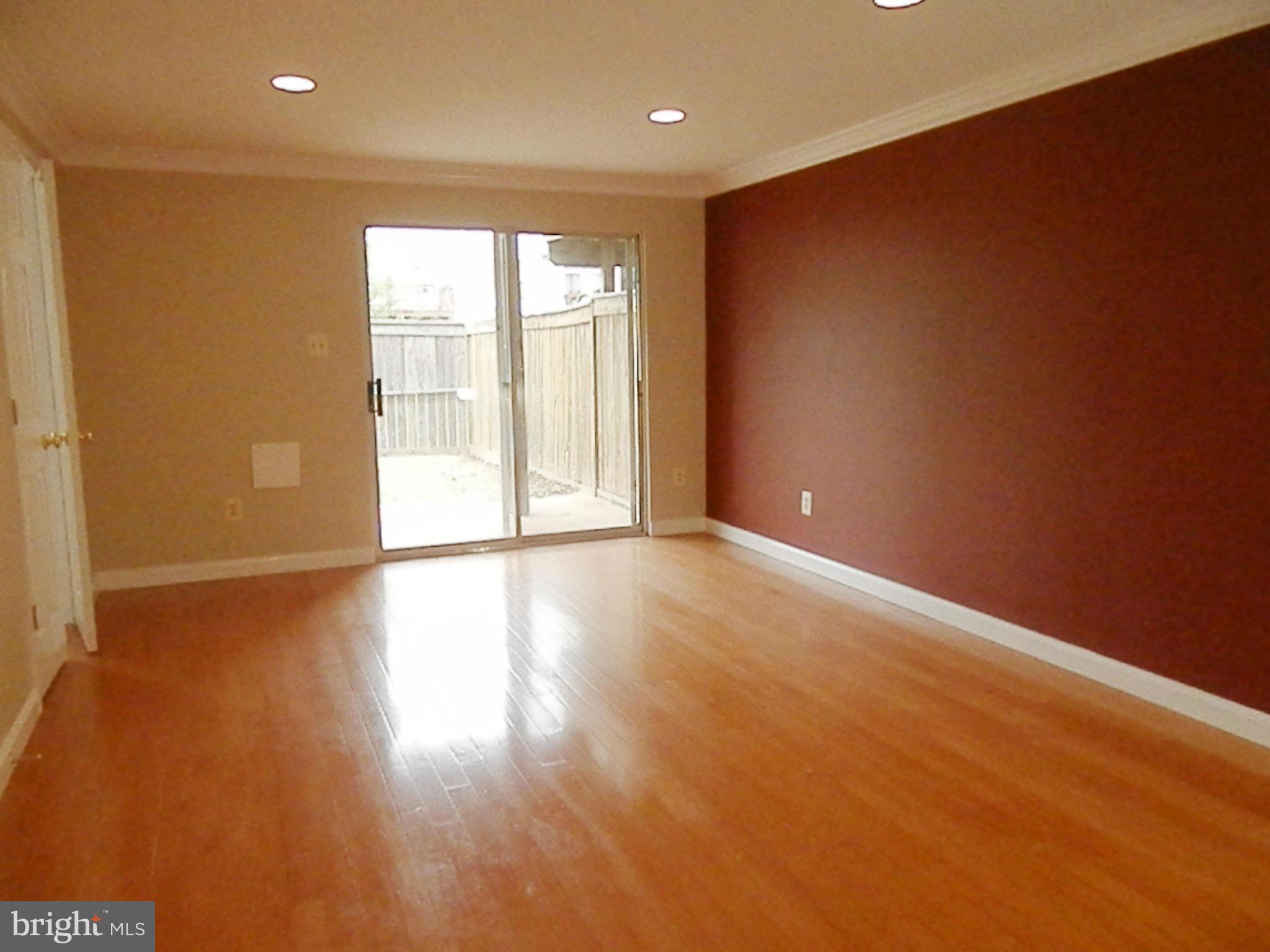 ASHBURN VILLAGE - Residential