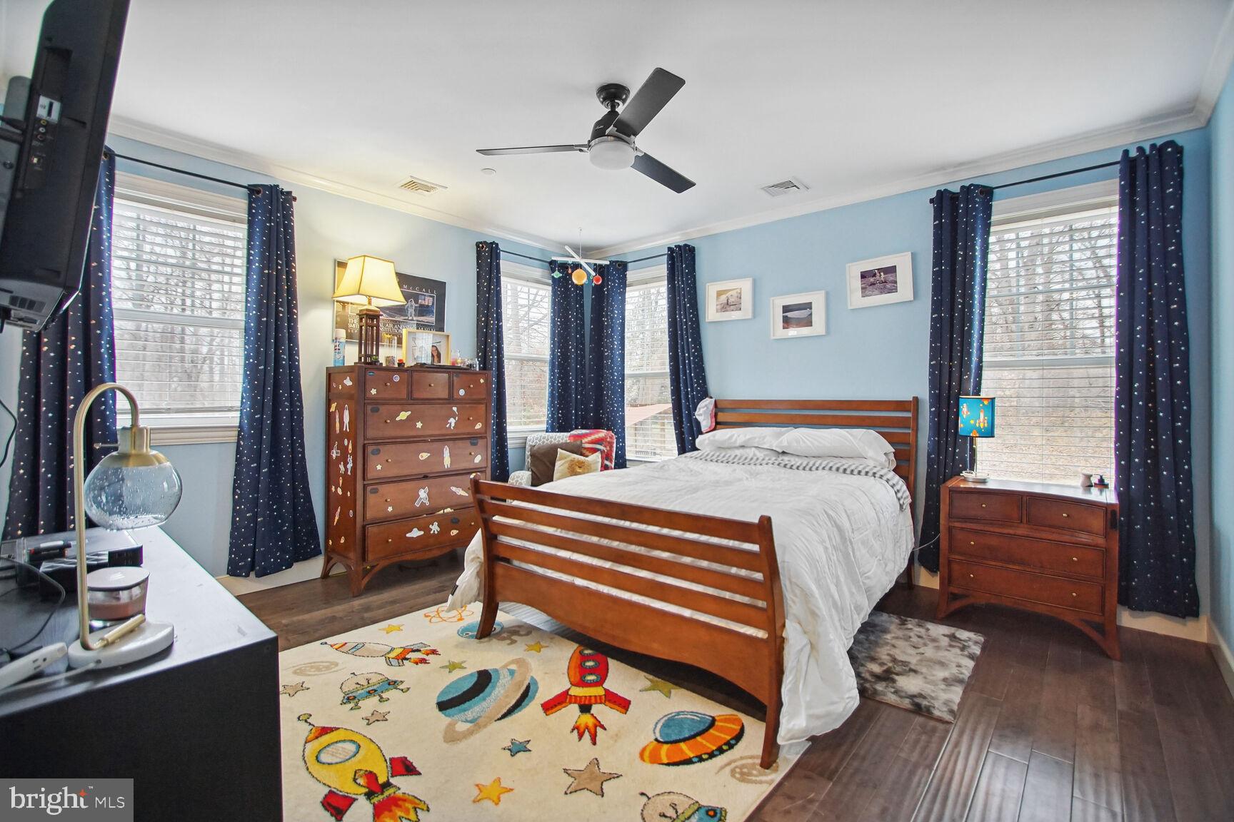 COURTNEY MANOR - Residential