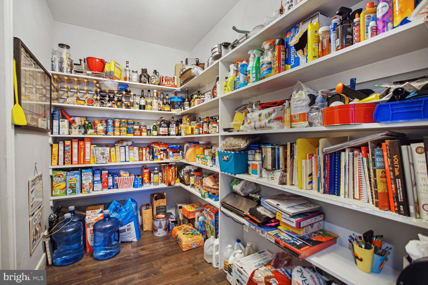 COURTNEY MANOR - Residential