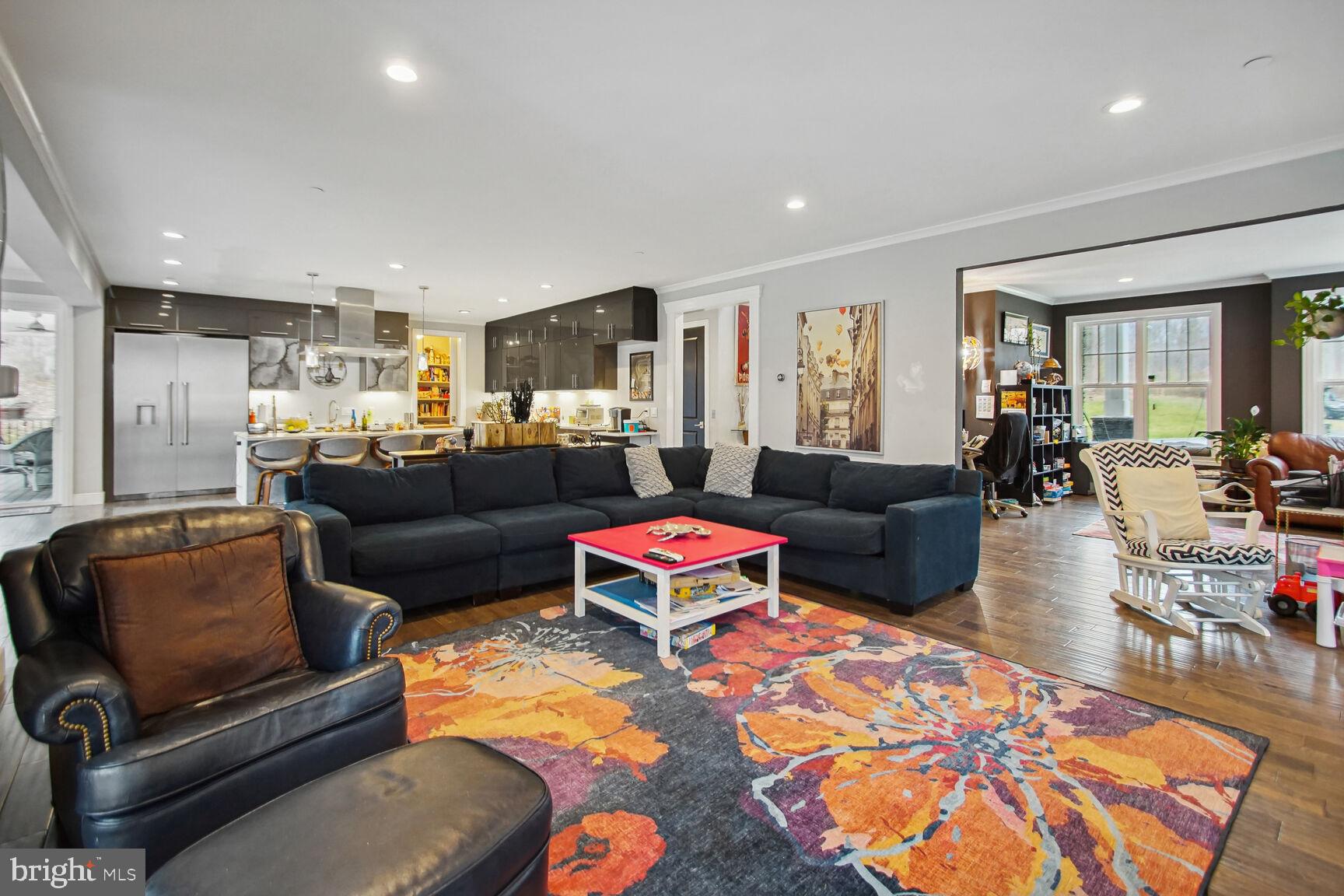 COURTNEY MANOR - Residential