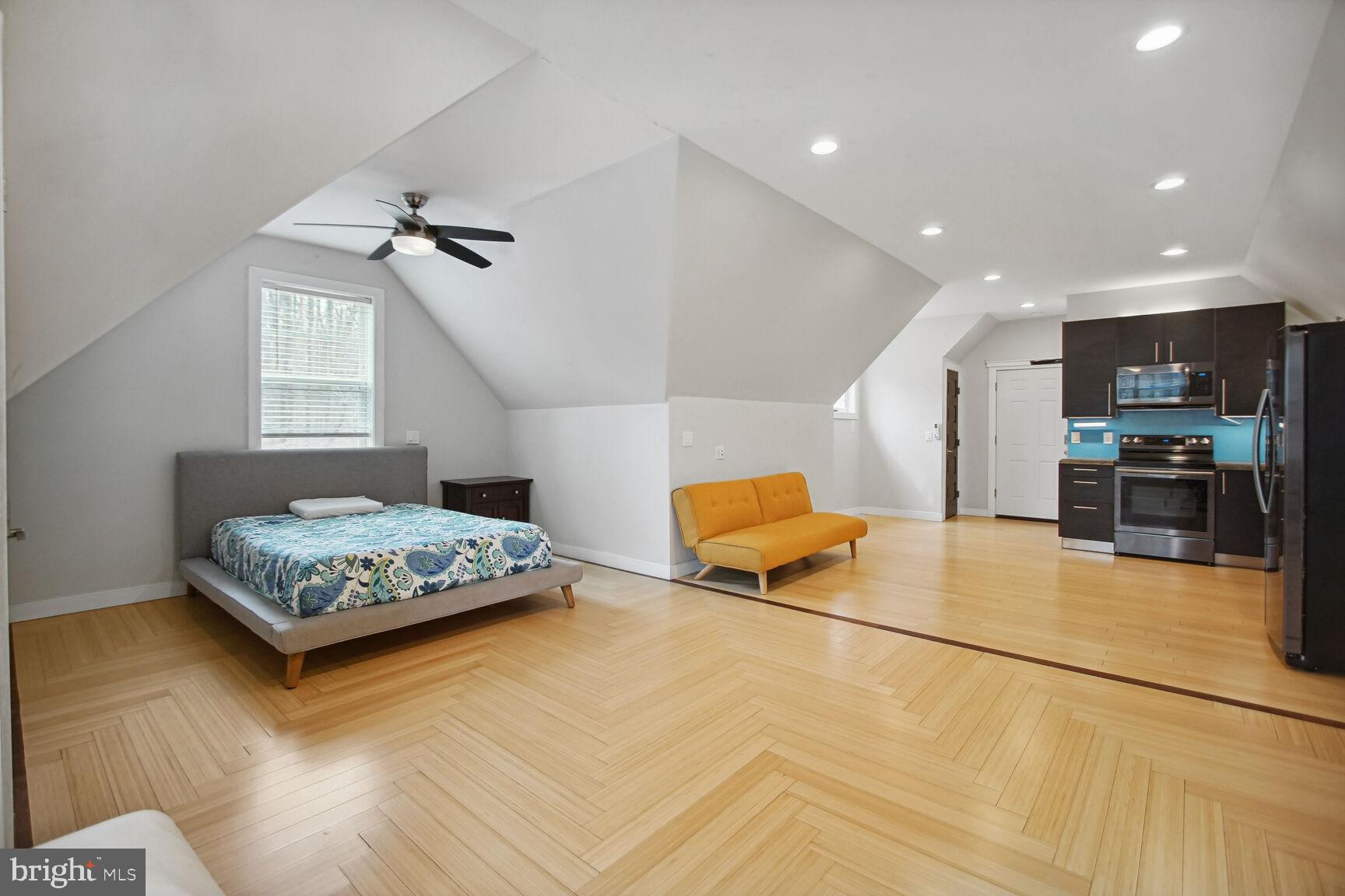 COURTNEY MANOR - Residential