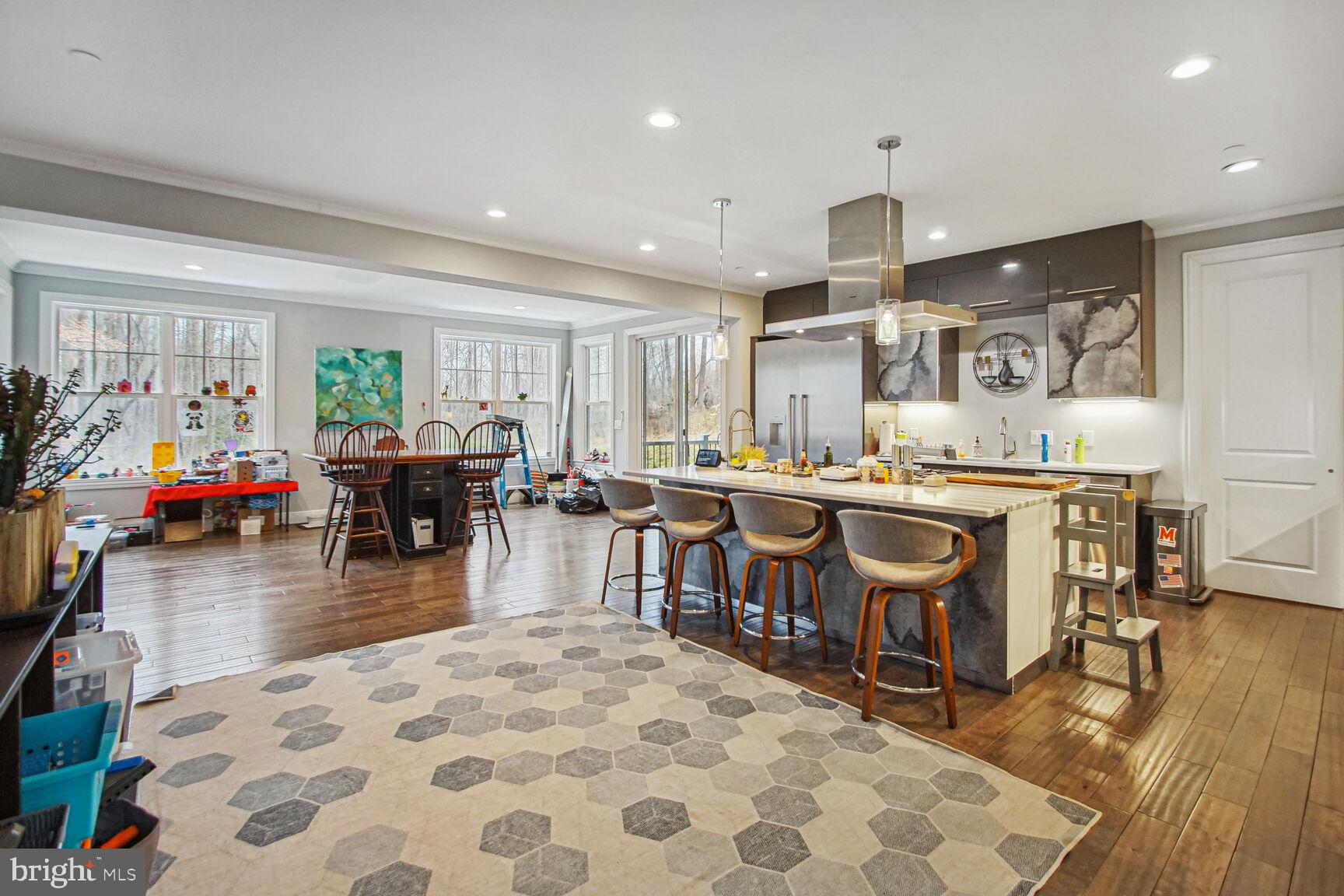 COURTNEY MANOR - Residential