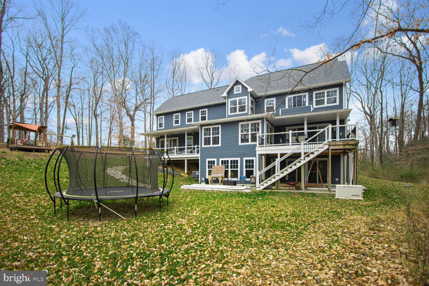 COURTNEY MANOR - Residential